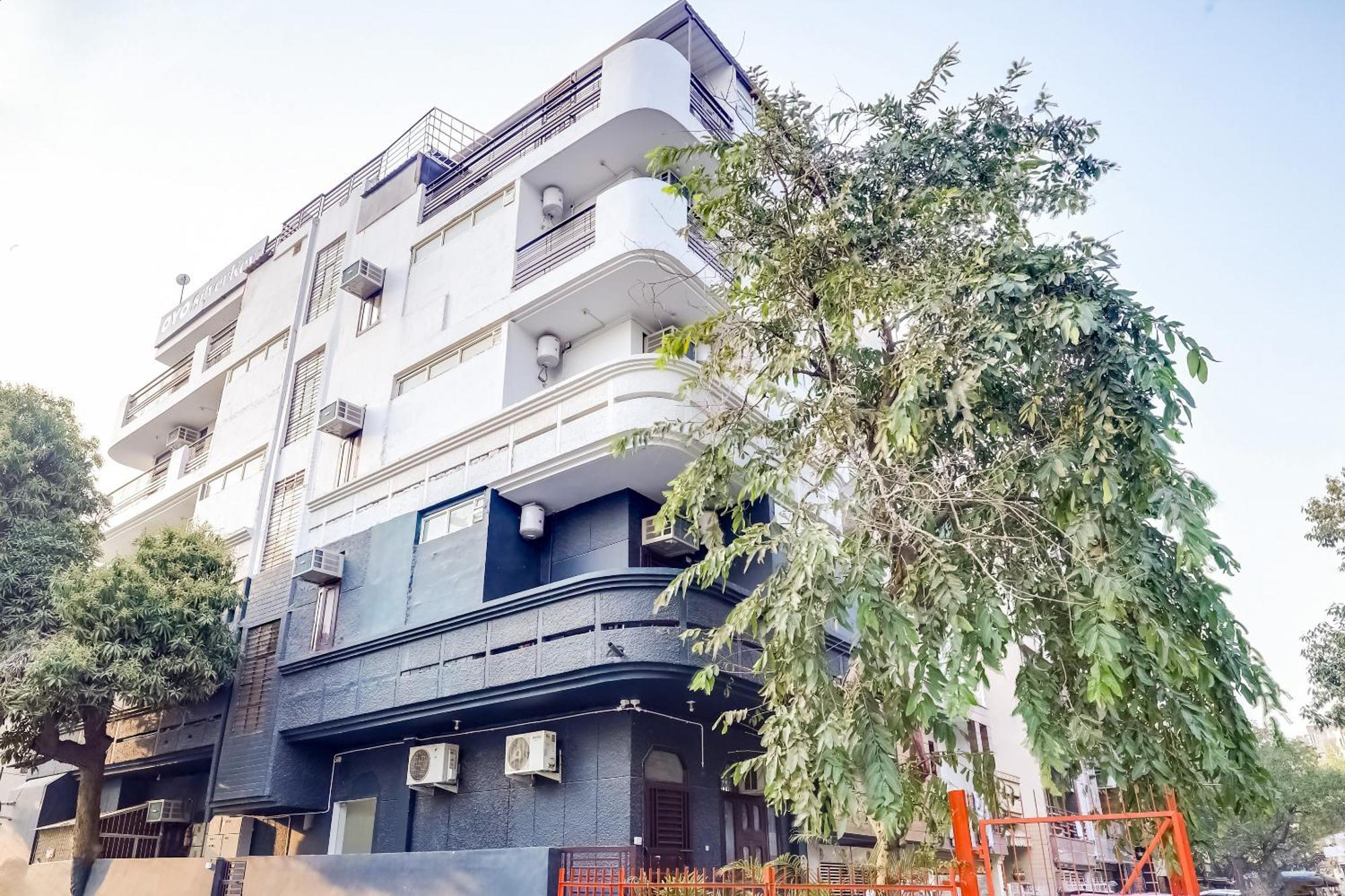Collection O 71756 Silver Arrow Near Pacific Mall Tagore Garden Hotel 3*