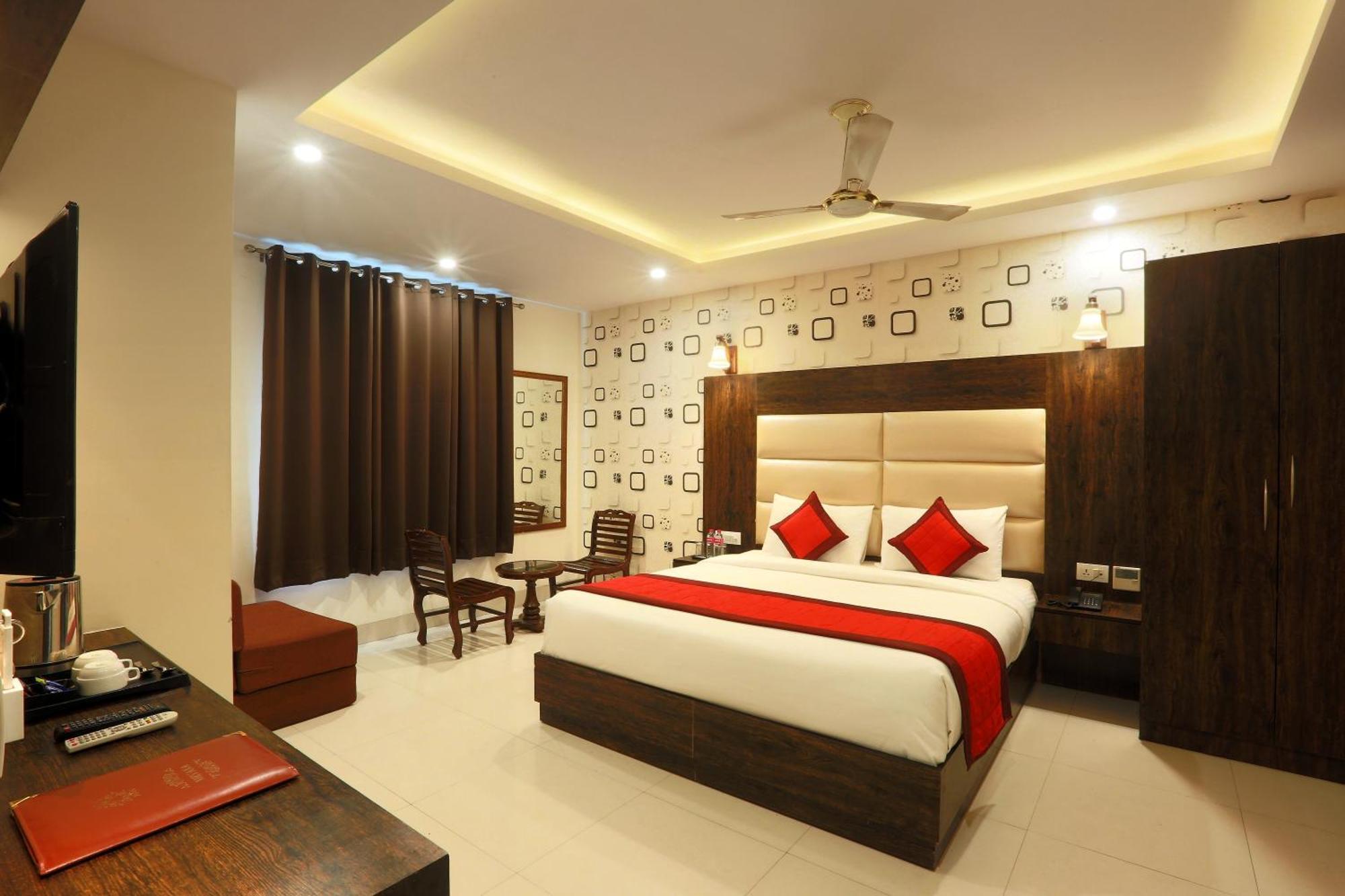 Oaks Plaza Hotel 4*
