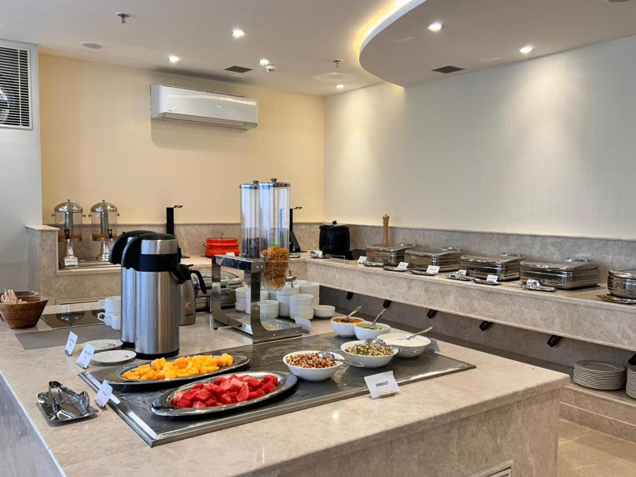 Hotel Western Maharani Bagh Nova Deli
