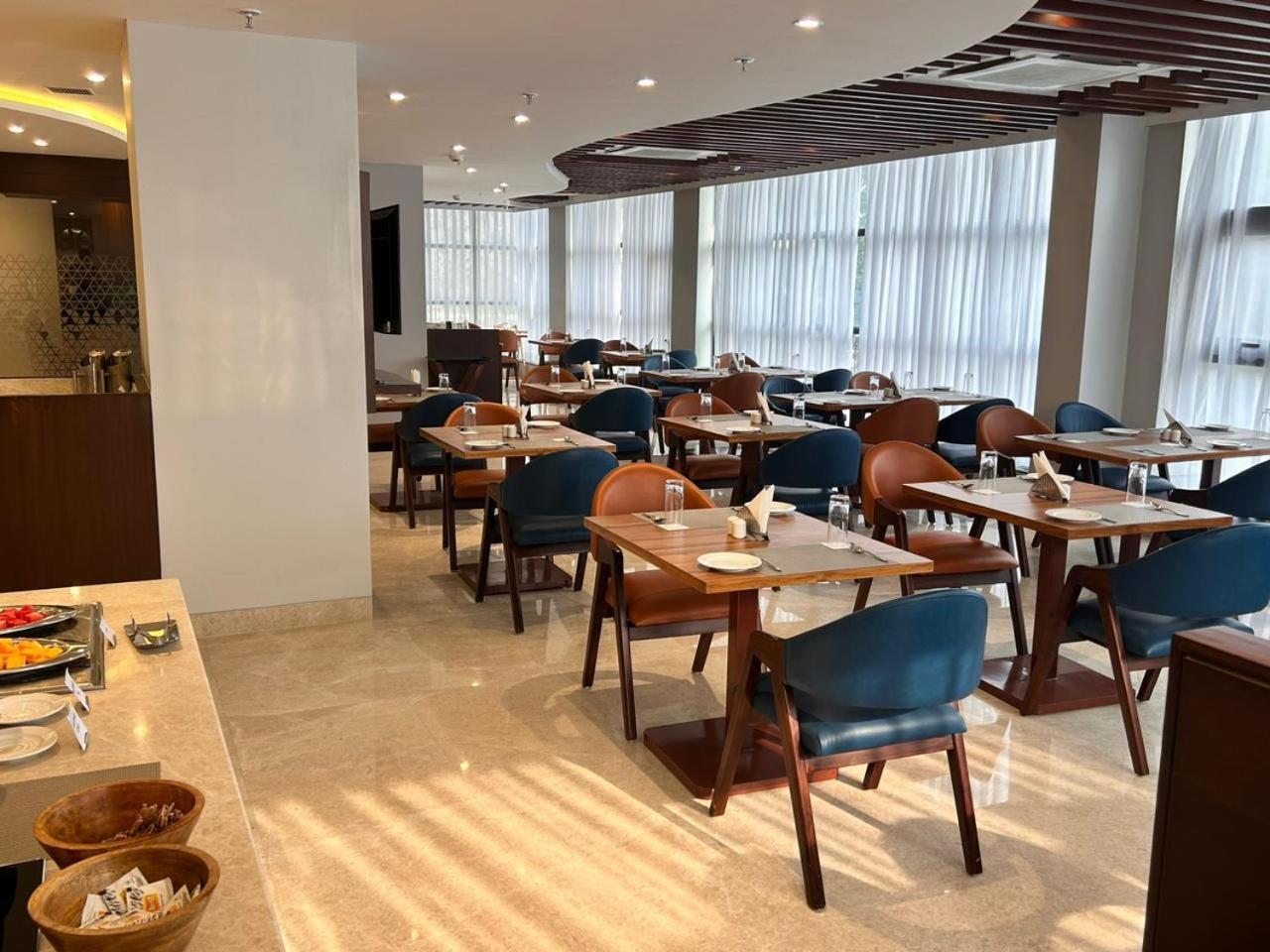 Hotel Western Maharani Bagh 4*