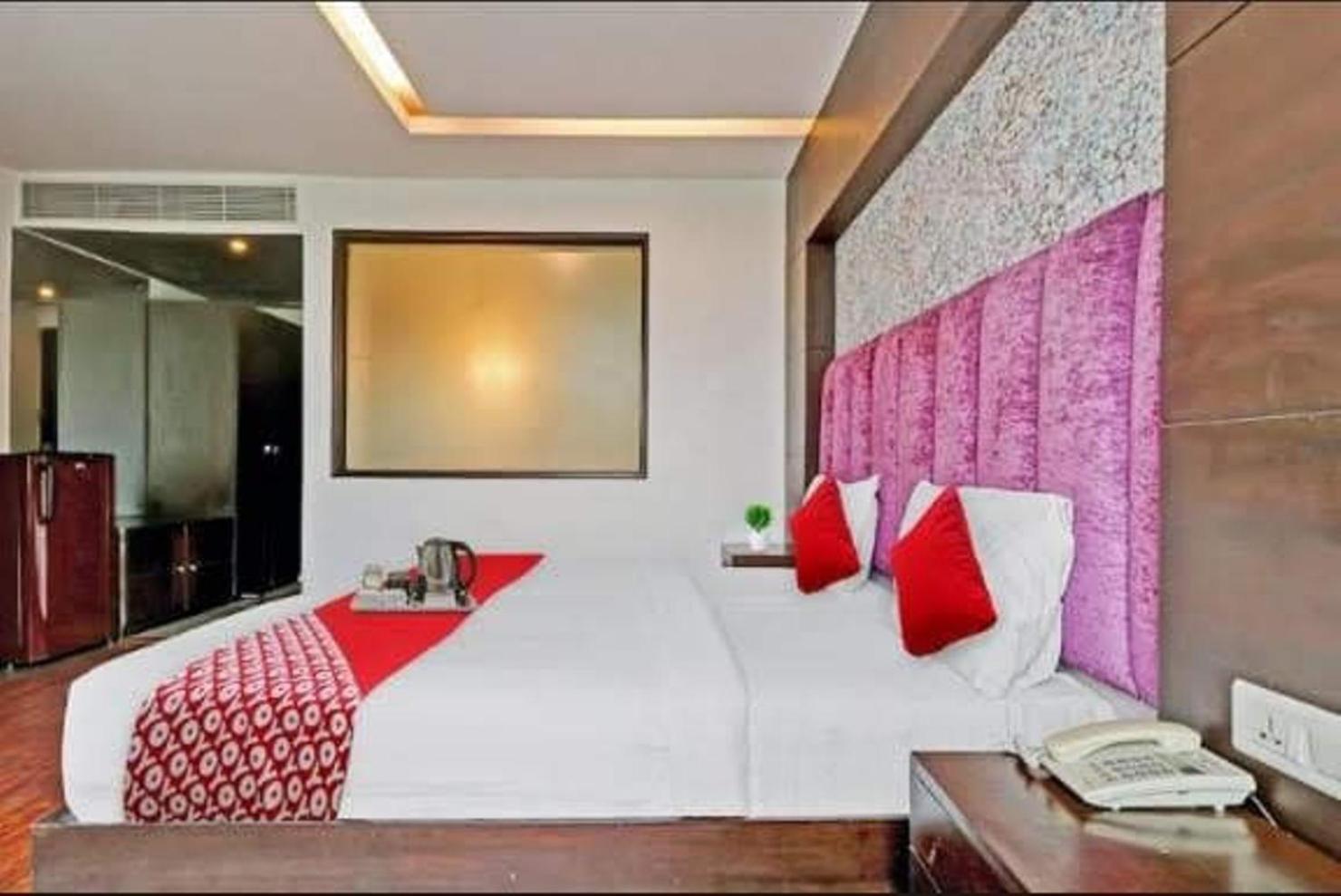 Hotel Ashoka Palace Near Igi Airport