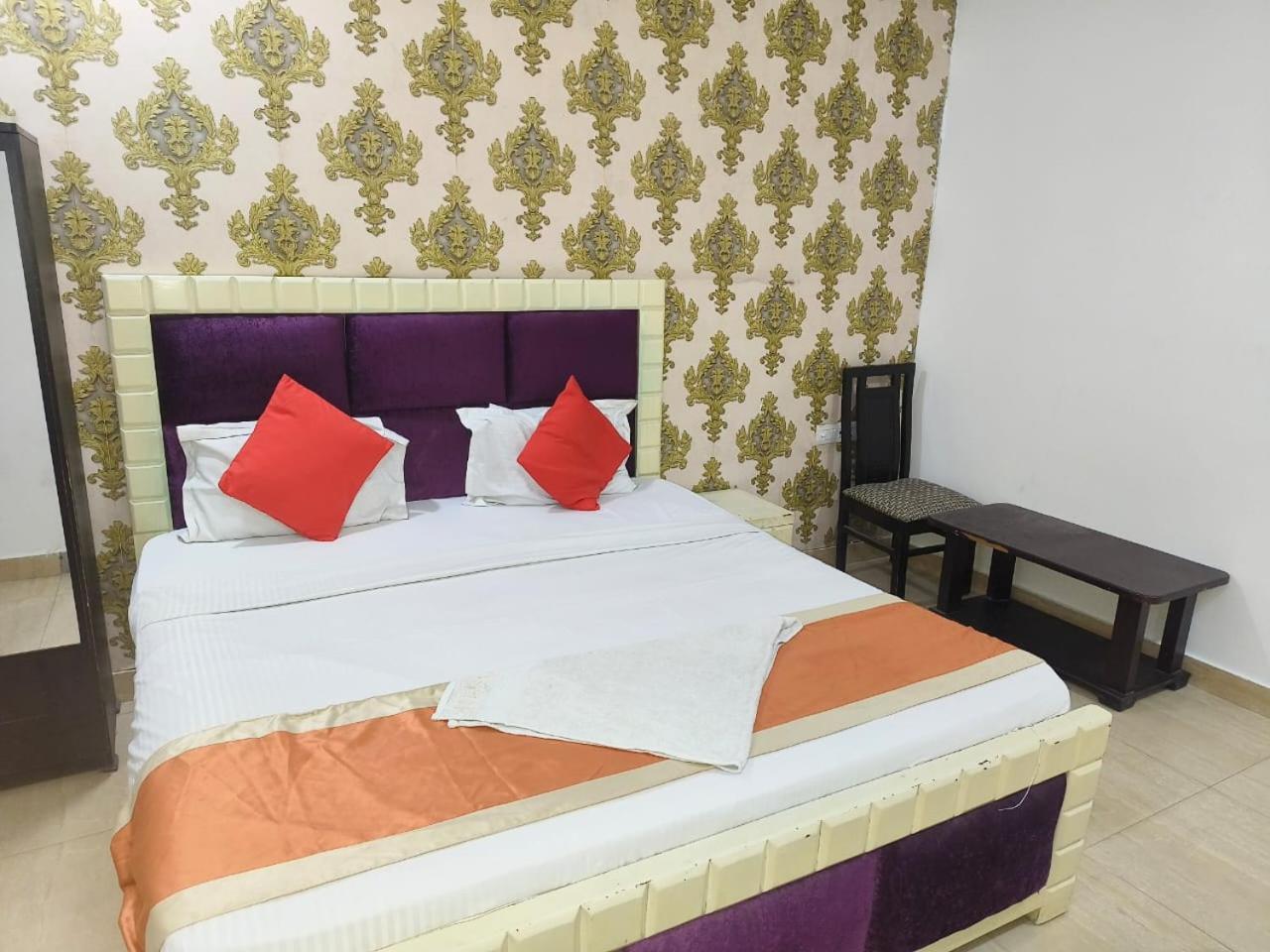 Ashoka Palace Near Igi Airport Hotel