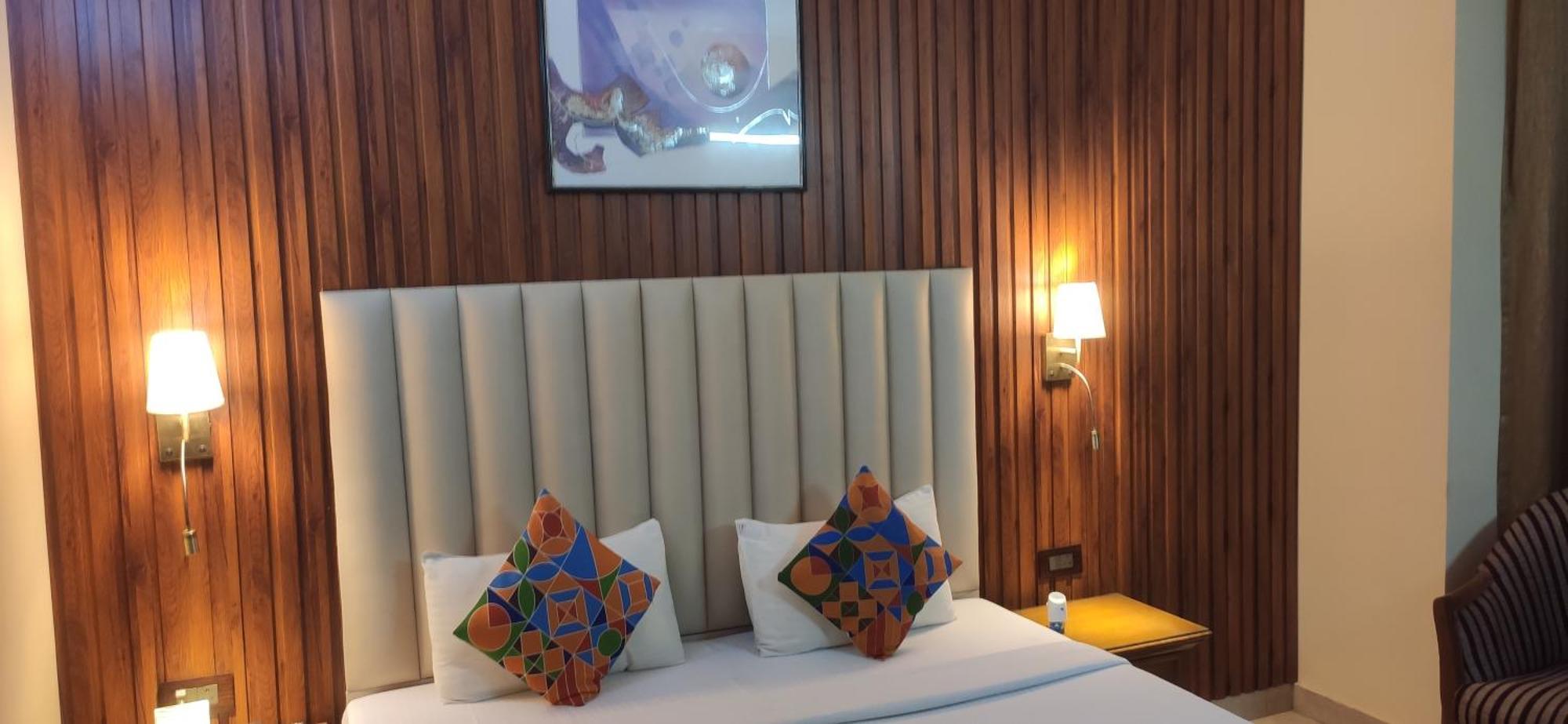 Conclave Executive Hotel 3*