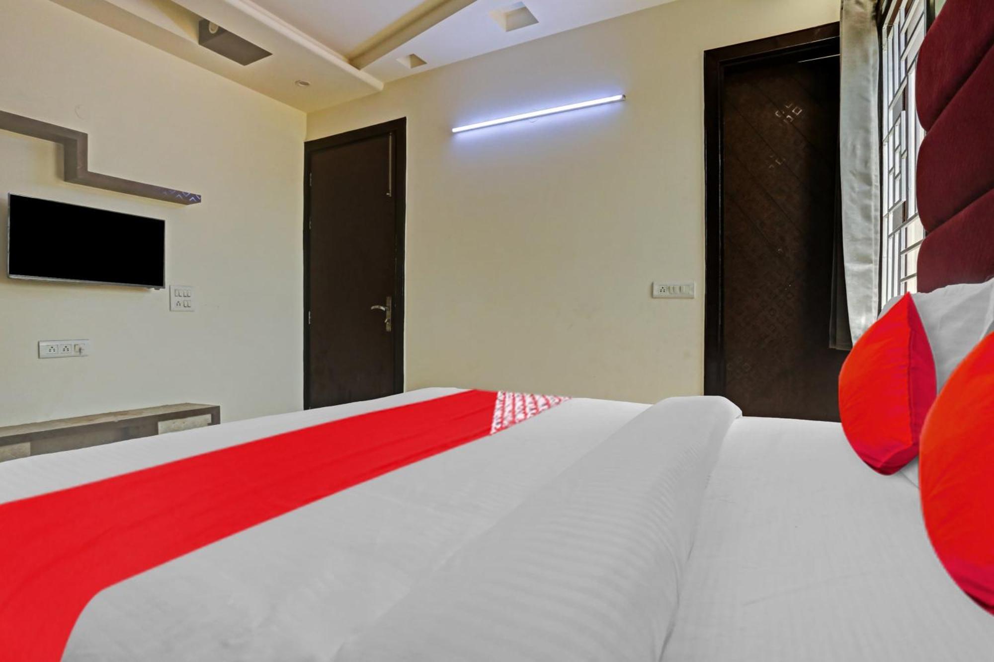 Hotel O Golden Key Punjabi Bagh 4*