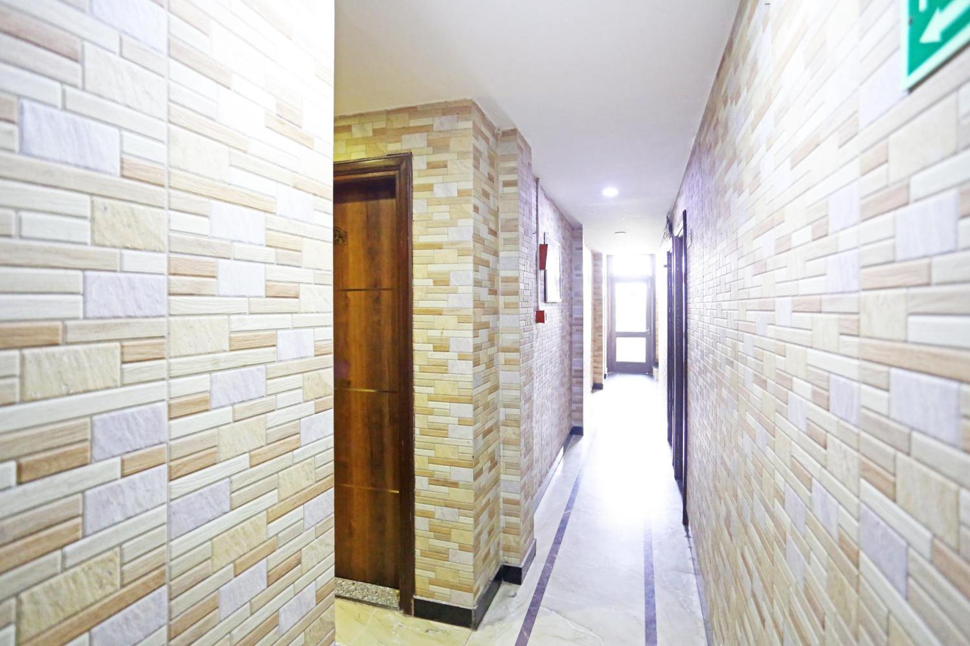 Preet Palace -5 Mints Walk From Nizamuddin Railway Station New Delhi