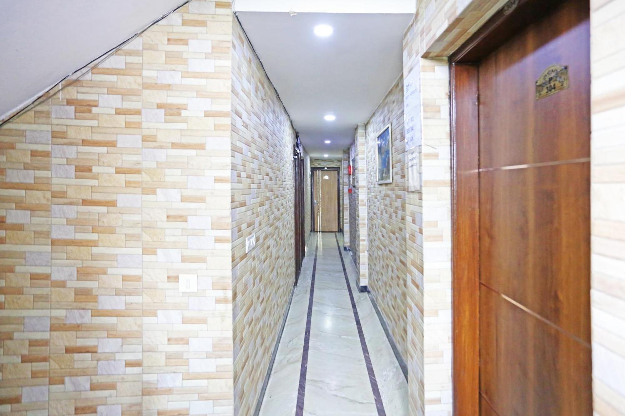 Hotel Preet Palace -5 Mints Walk From Nizamuddin Railway Station 4*