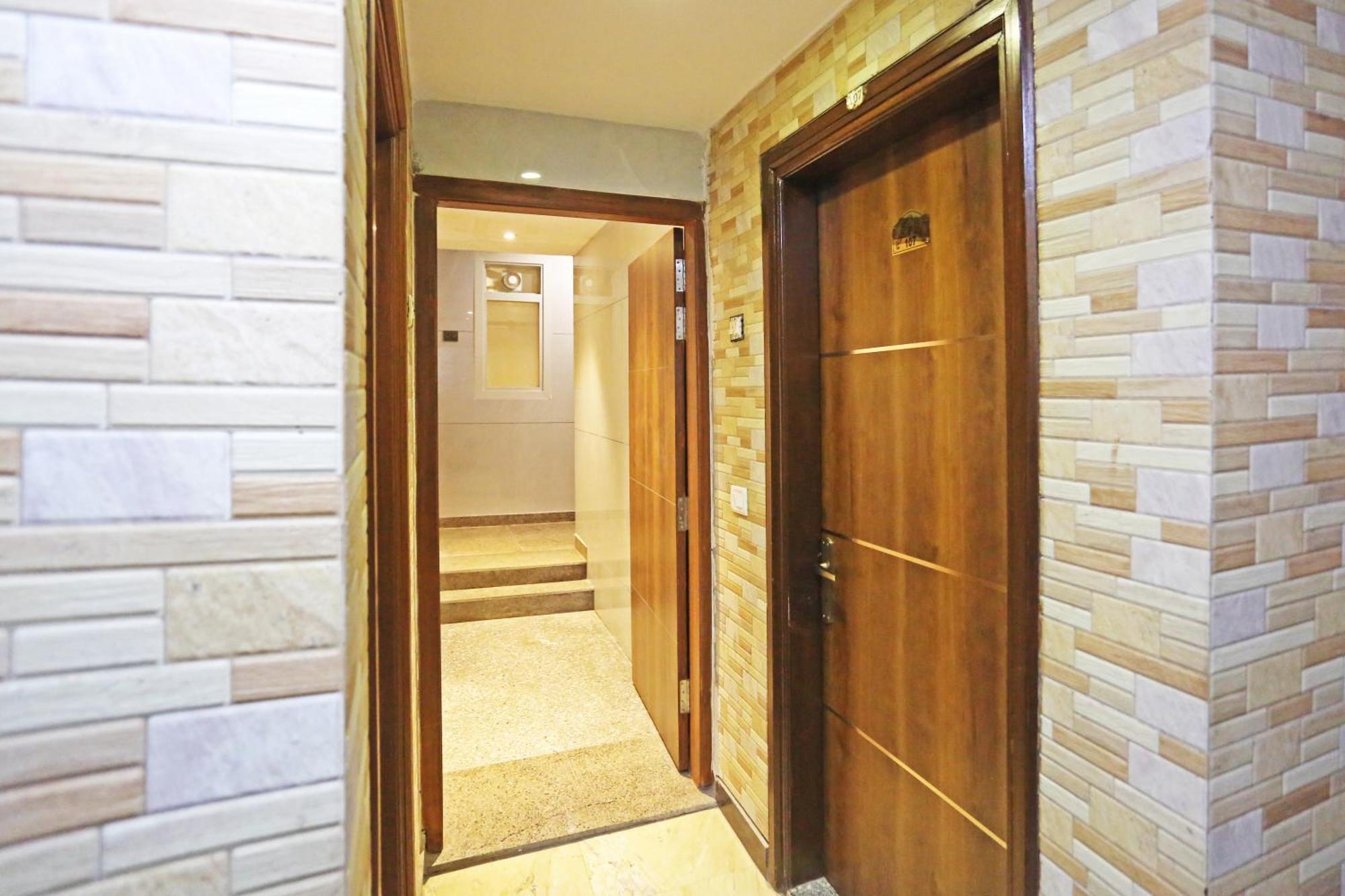 Preet Palace -5 Mints Walk From Nizamuddin Railway Station 4* New Delhi