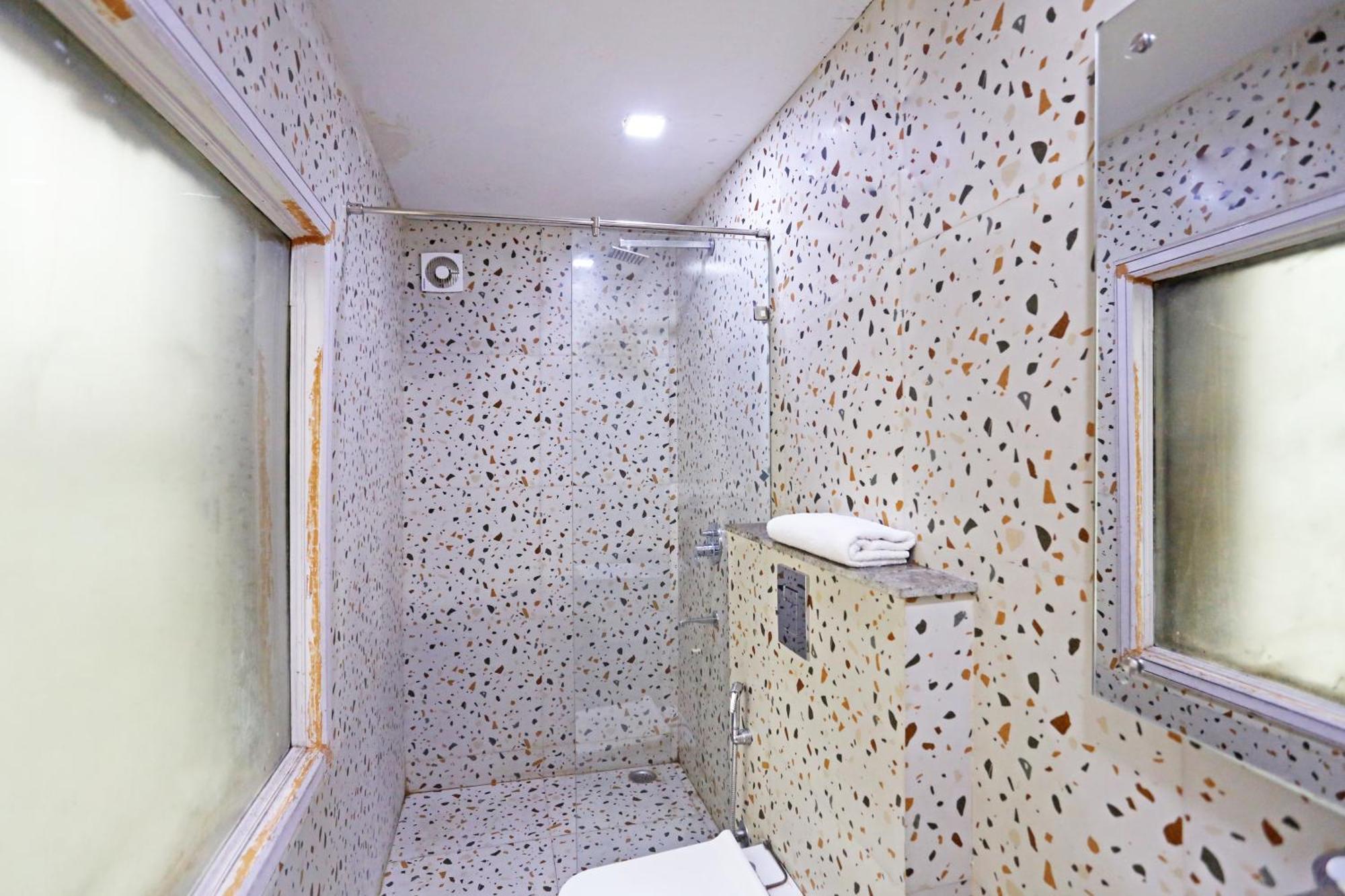 Hotel Preet Palace -5 Mints Walk From Nizamuddin Railway Station