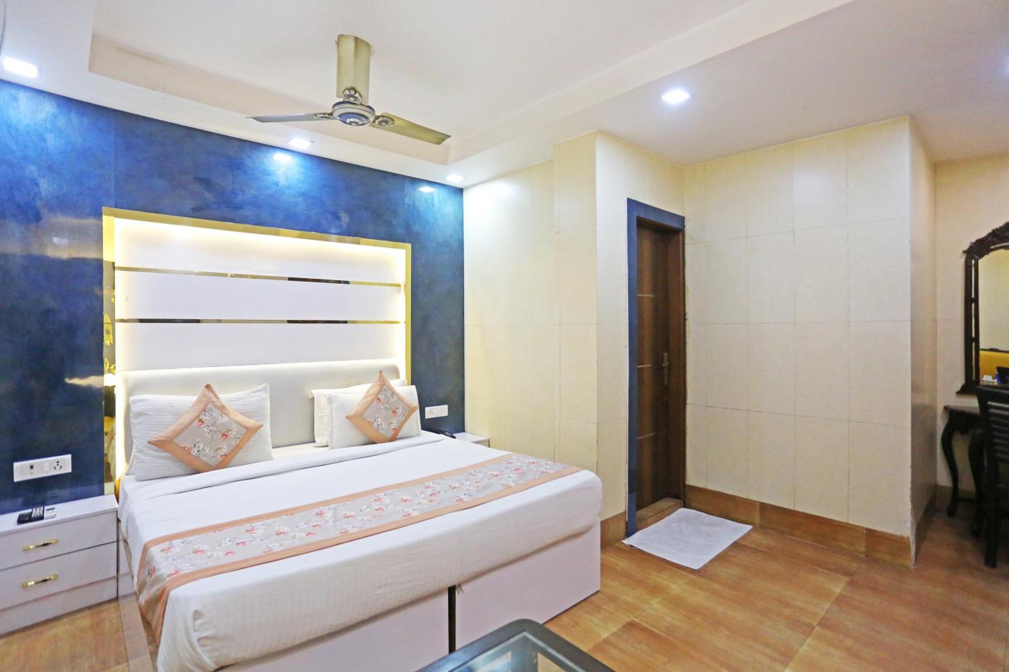Preet Palace -5 Mints Walk From Nizamuddin Railway Station 4*