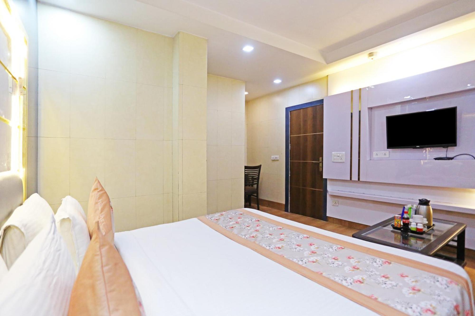 Hotel Preet Palace -5 Mints Walk From Nizamuddin Railway Station 4*