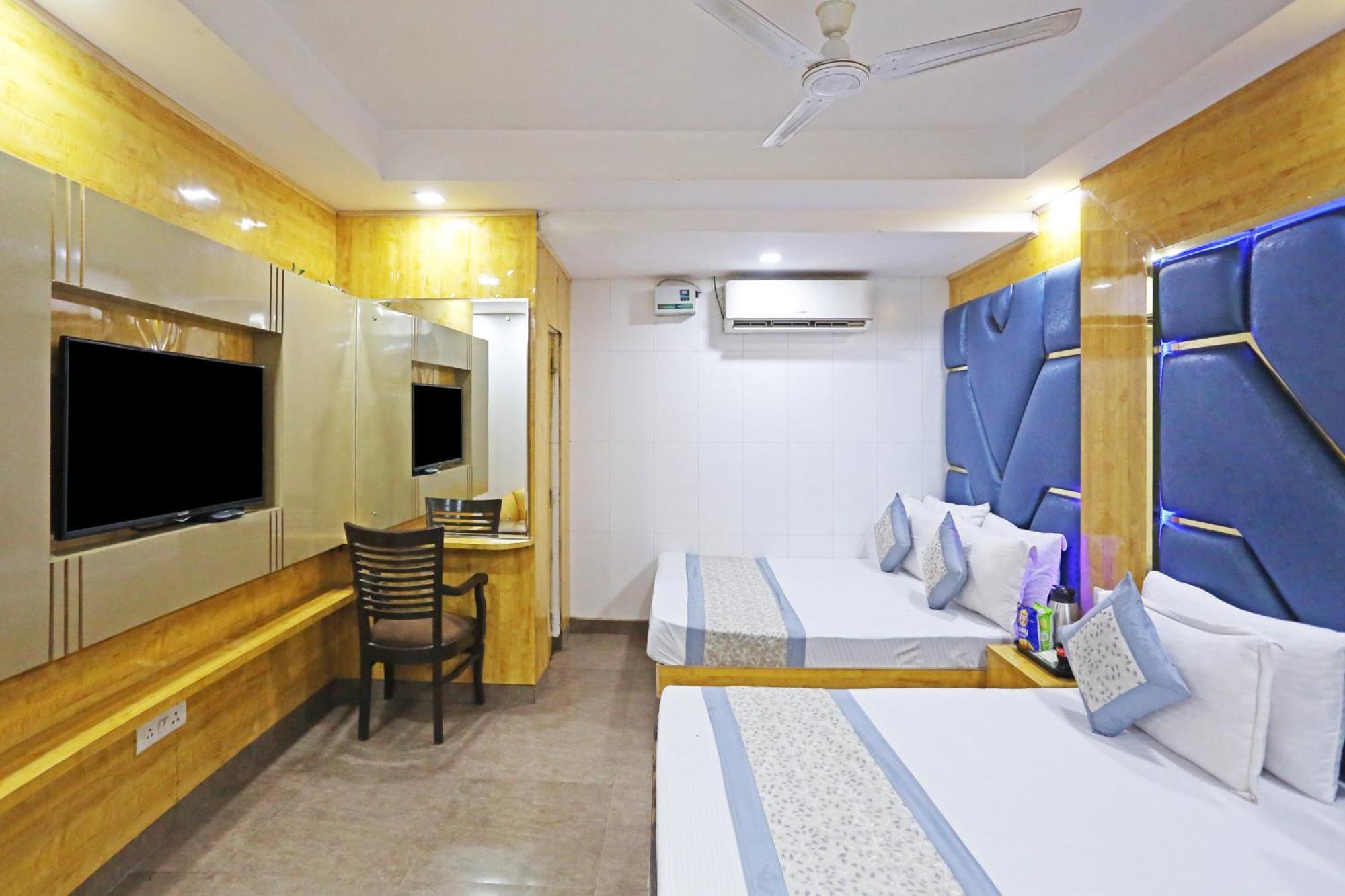 Preet Palace -5 Mints Walk From Nizamuddin Railway Station 4*