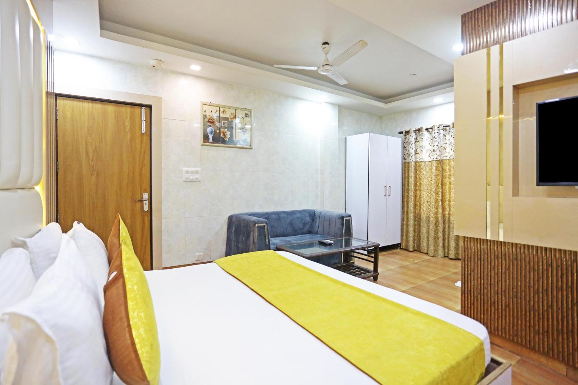 Preet Palace -5 Mints Walk From Nizamuddin Railway Station 4* New Delhi