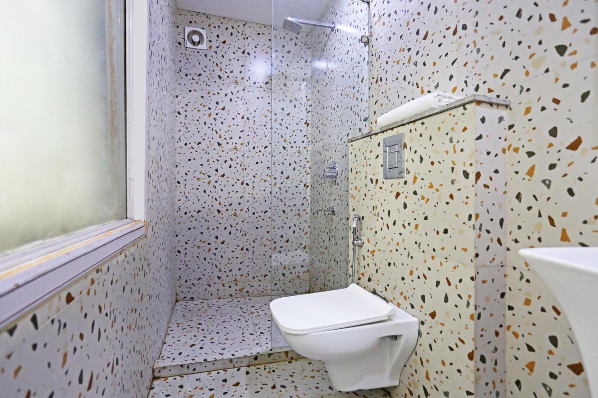 Hotel Preet Palace -5 Mints Walk From Nizamuddin Railway Station