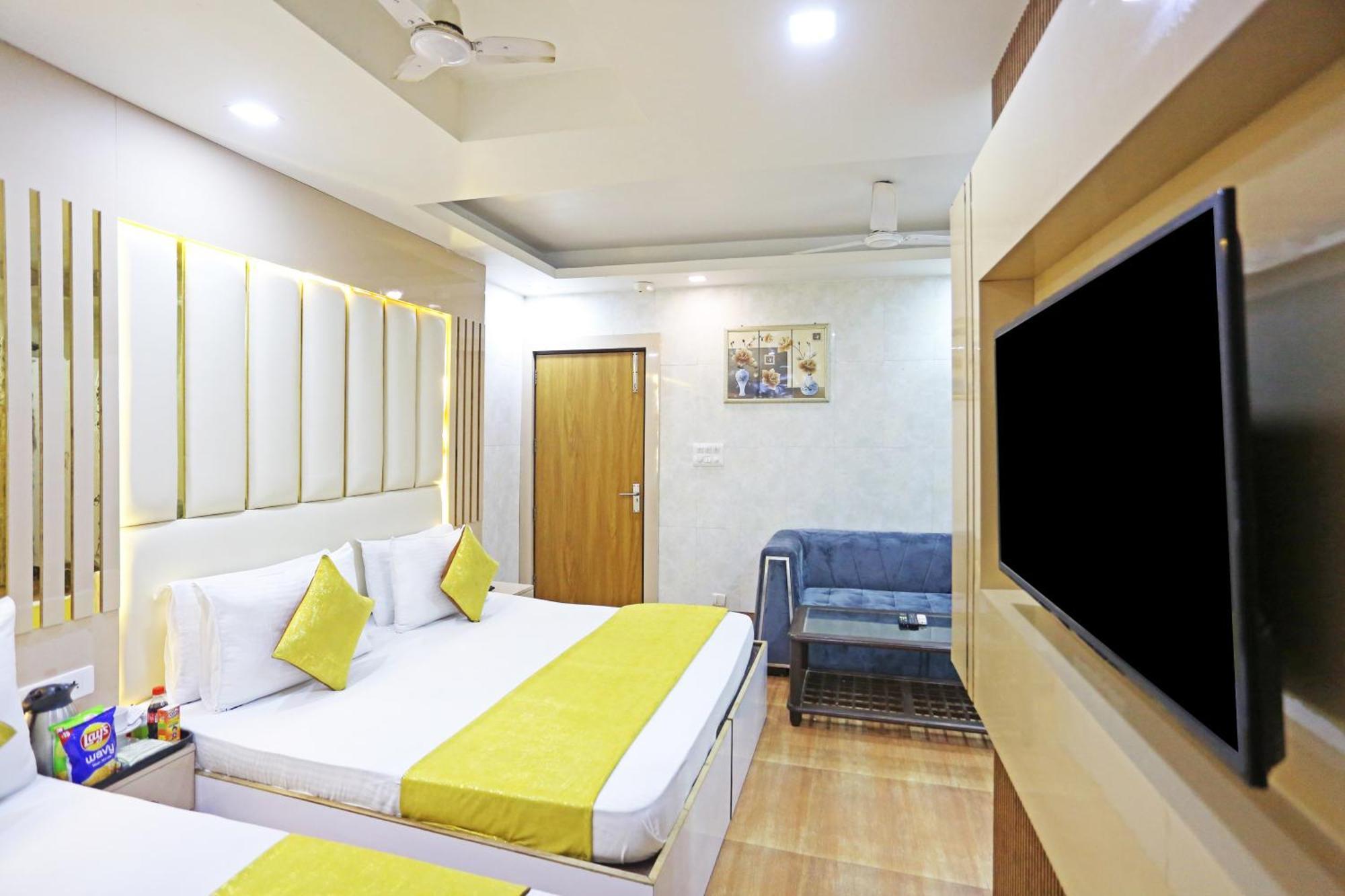 Preet Palace -5 Mints Walk From Nizamuddin Railway Station New Delhi