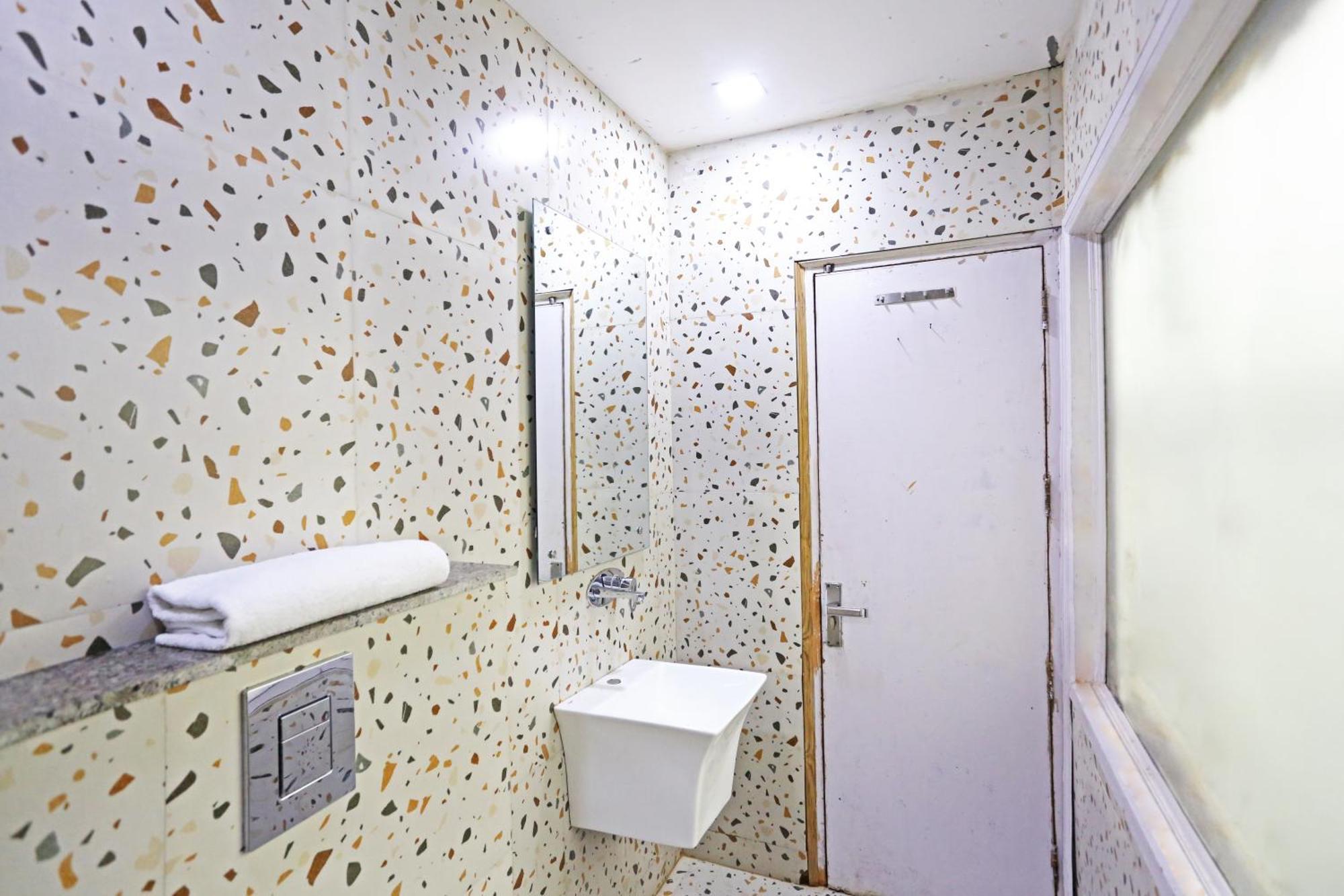 Hotel Preet Palace -5 Mints Walk From Nizamuddin Railway Station 4*
