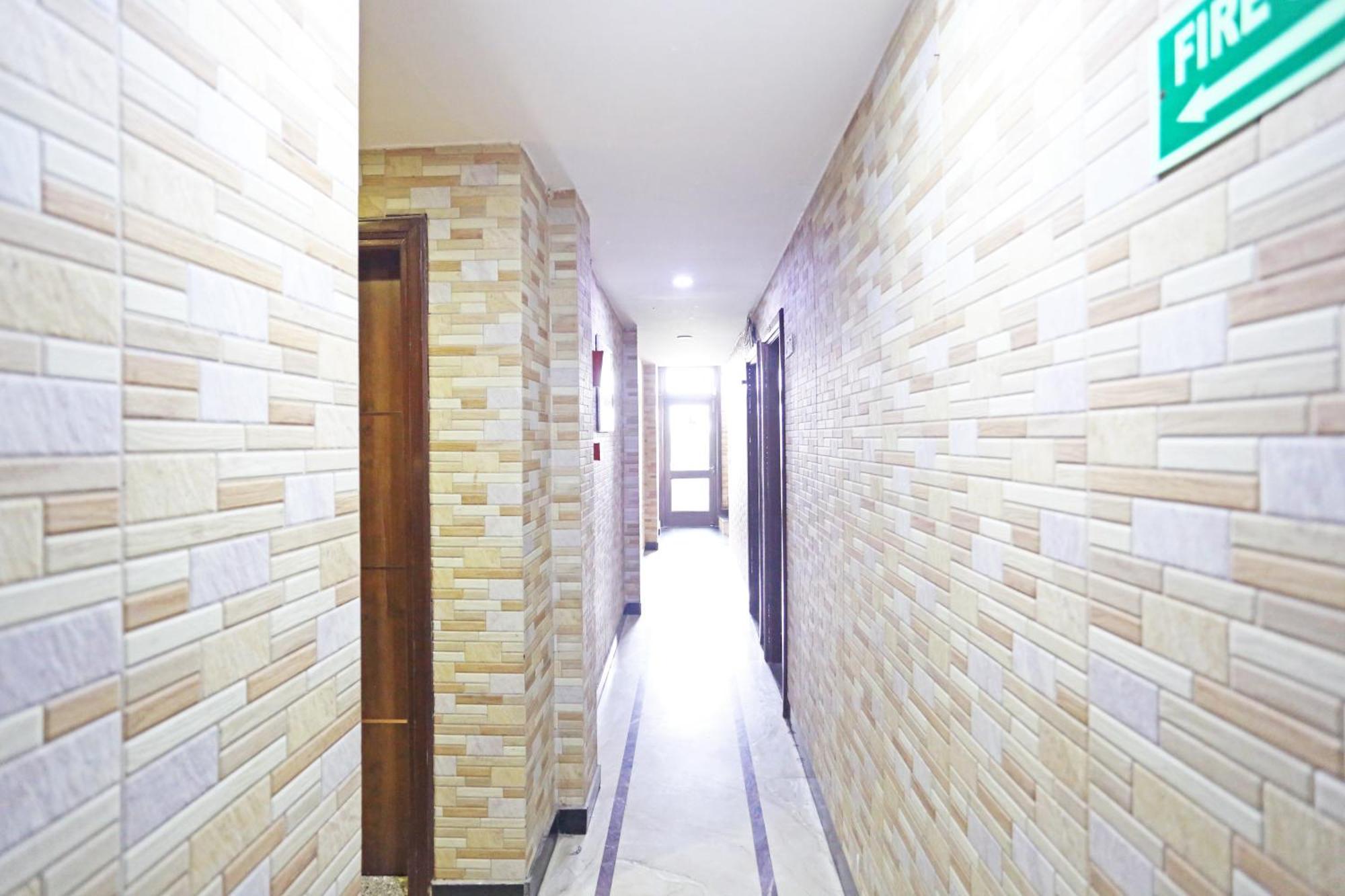 Hotel Preet Palace -5 Mints Walk From Nizamuddin Railway Station 4*
