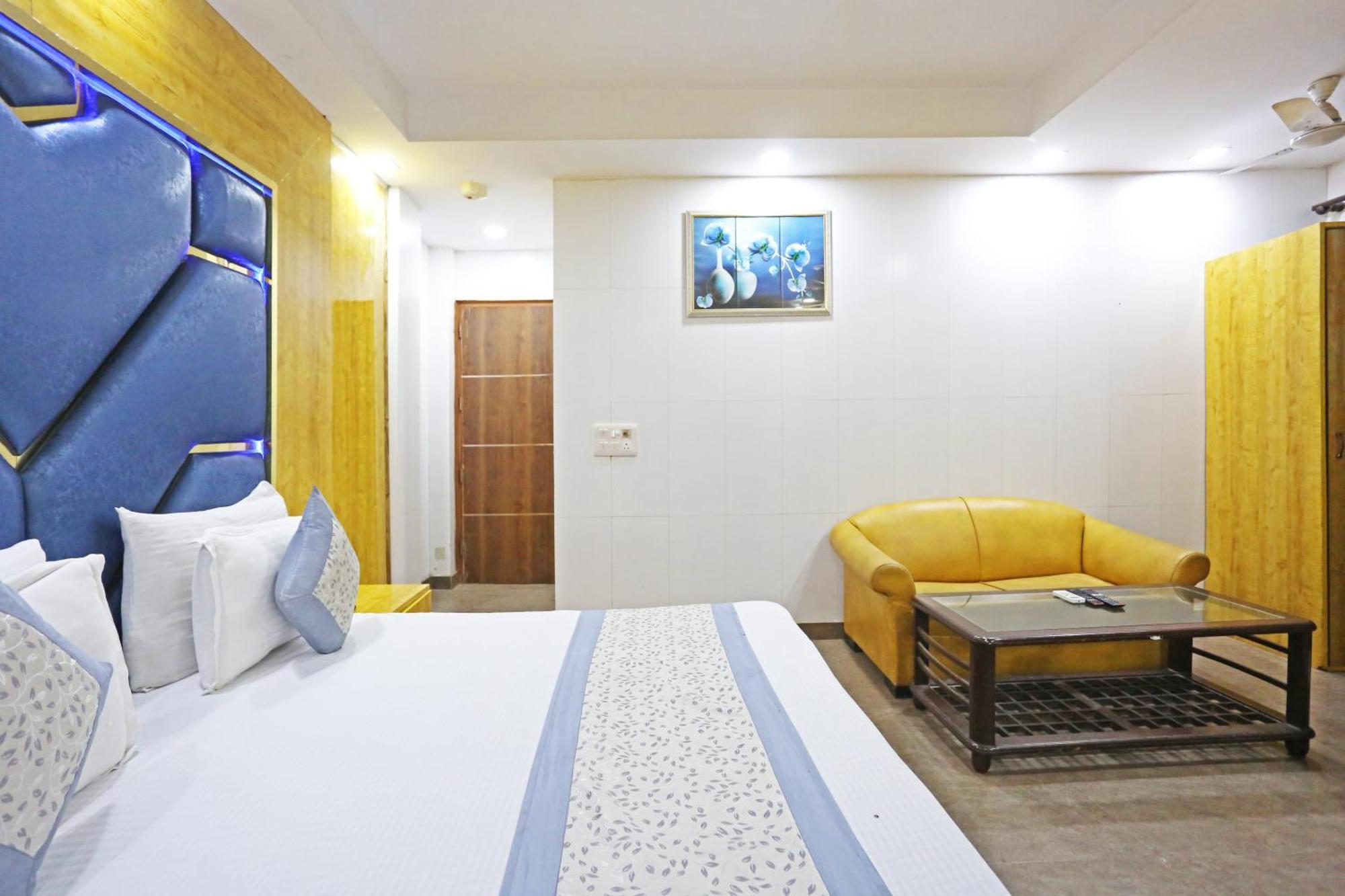 Hotel Preet Palace -5 Mints Walk From Nizamuddin Railway Station