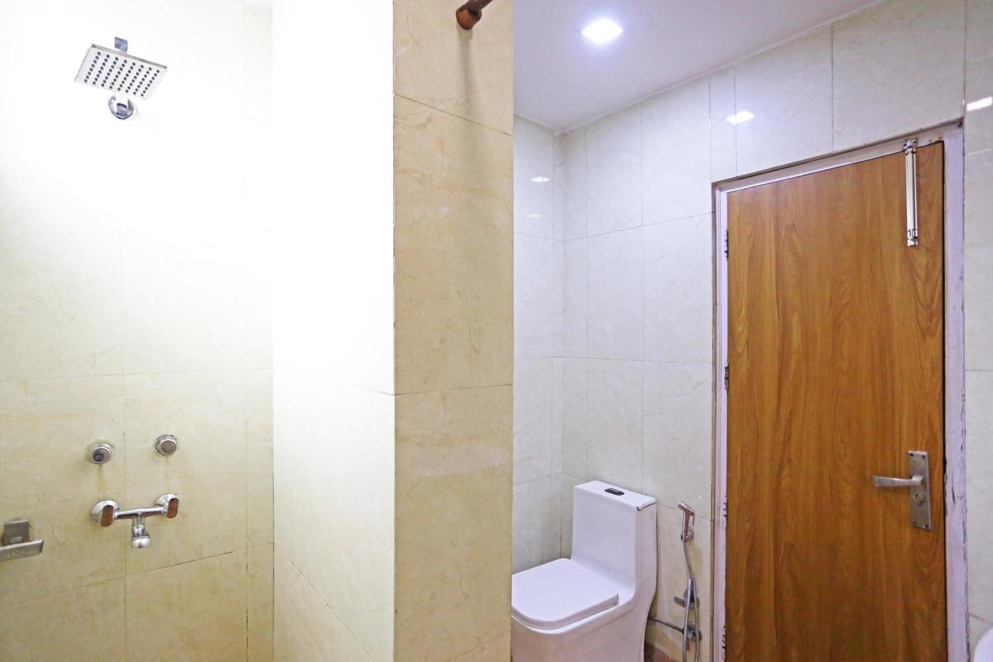 Preet Palace -5 Mints Walk From Nizamuddin Railway Station Hotel