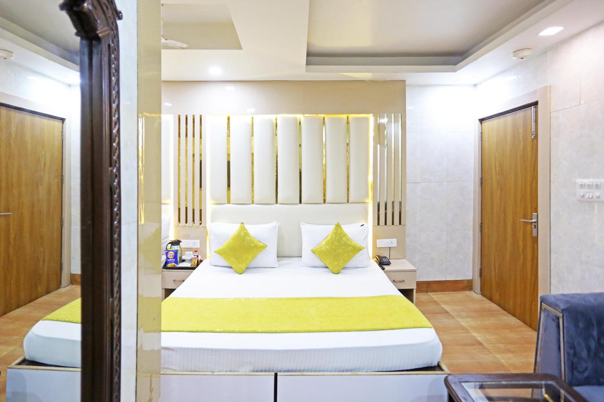 Preet Palace -5 Mints Walk From Nizamuddin Railway Station Hotel