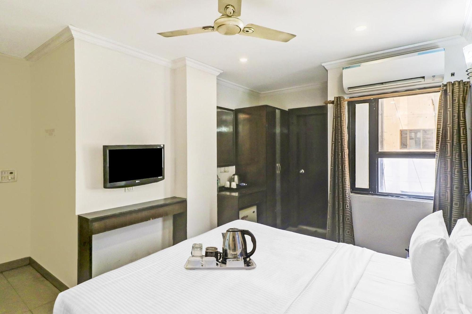 Hotel Townhouse 517 La Sapphire Near Delhi Airport 4*