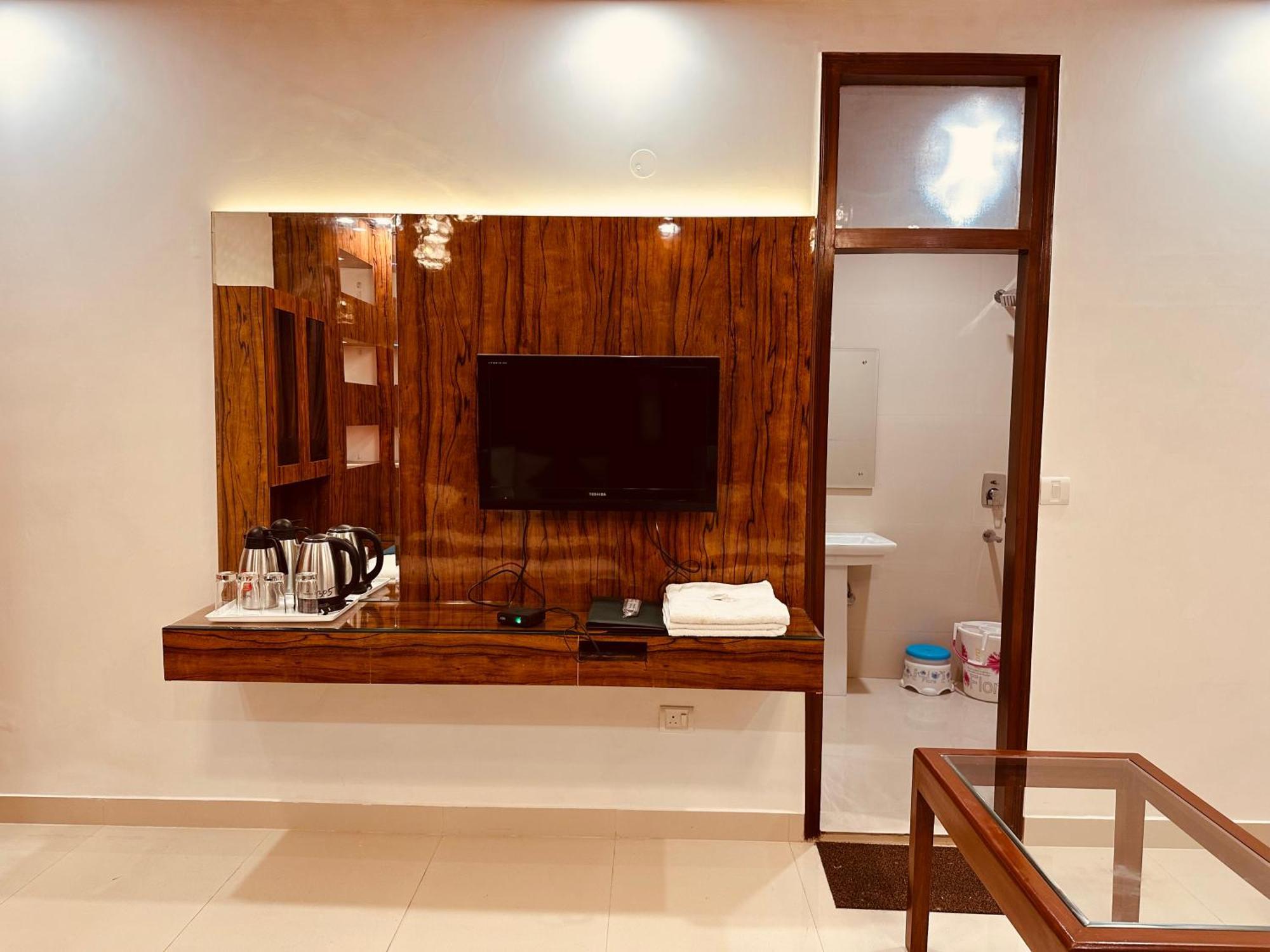 Baba Deluxe Near Railway Station And Center -by Rcg Hotel New Delhi