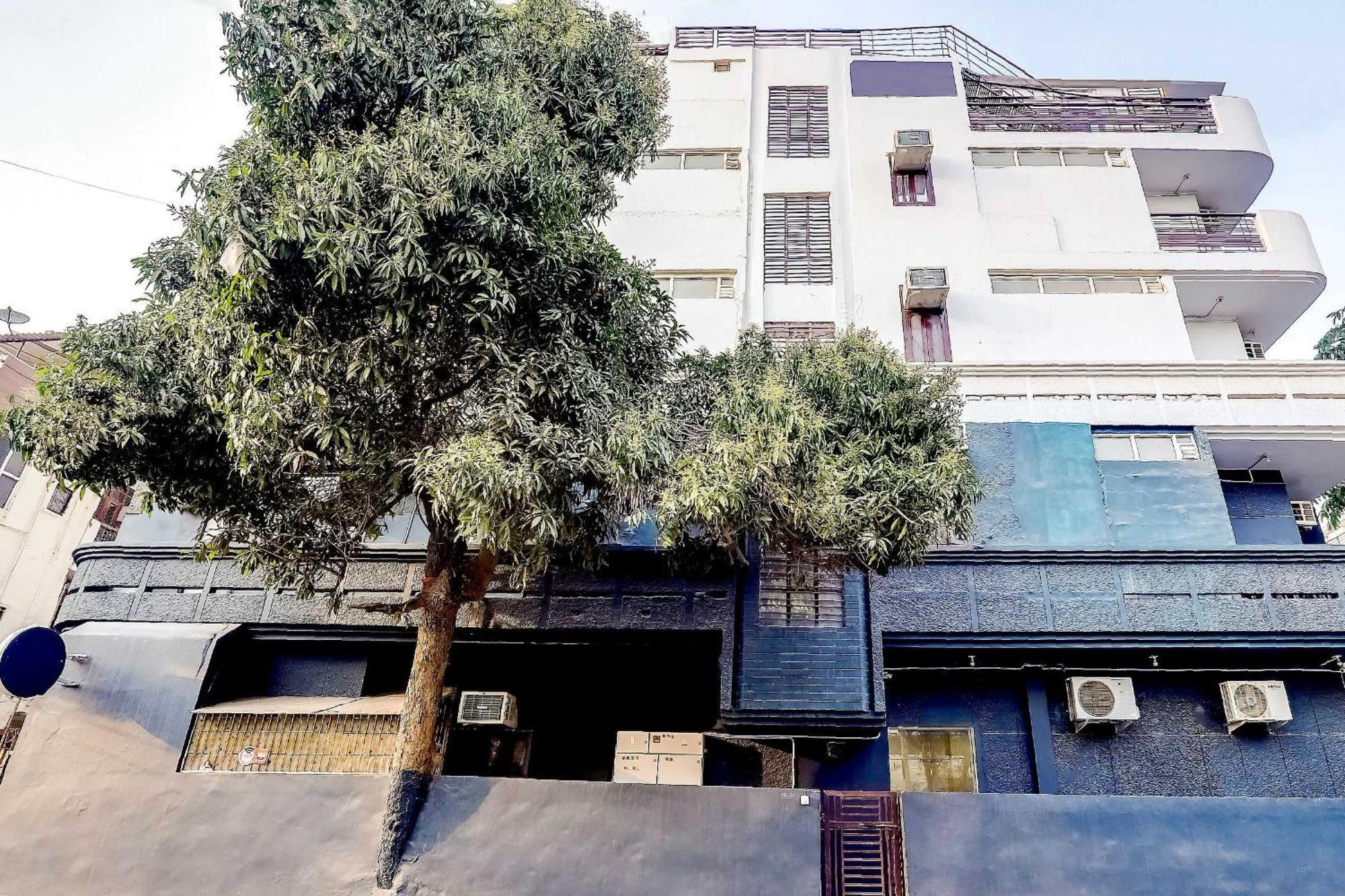 Collection O 71756 Silver Arrow Near Pacific Mall Tagore Garden Hotel 3*