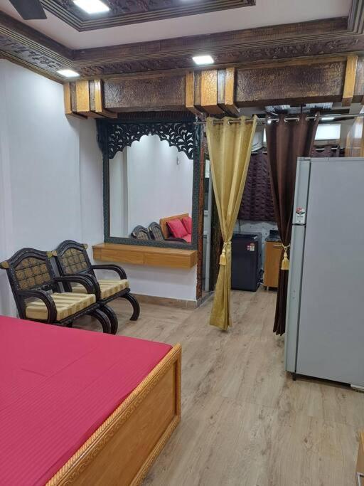 Apartment The Maharaja Moti Nagar Dlf *