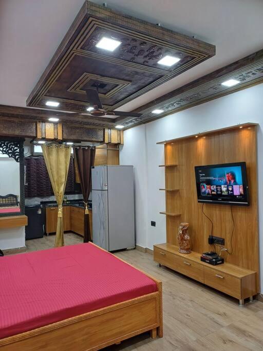 The Maharaja Moti Nagar Dlf *