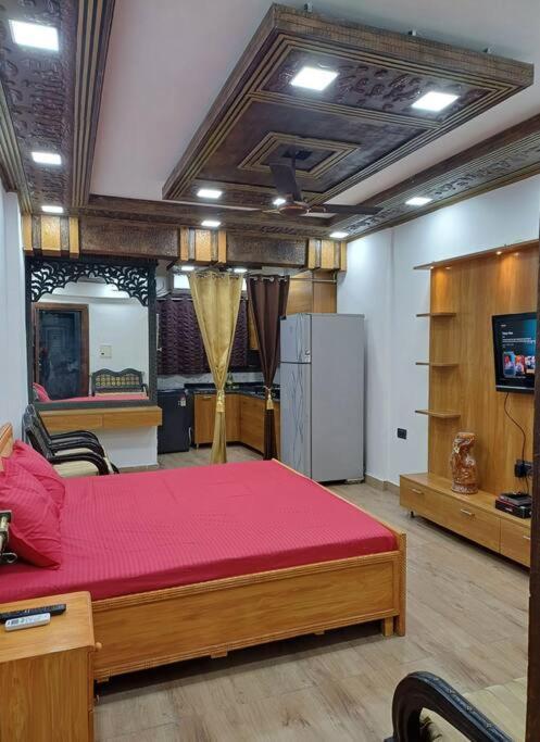 The Maharaja Moti Nagar Dlf