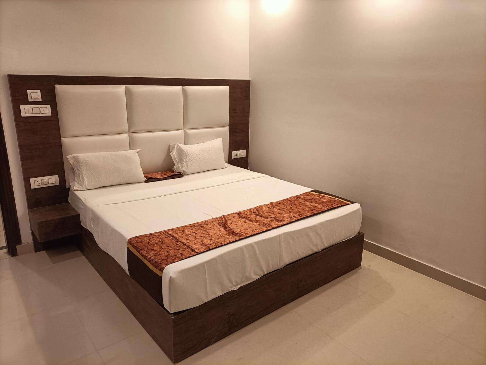 D Tark Near Igi Airport 4* New Delhi