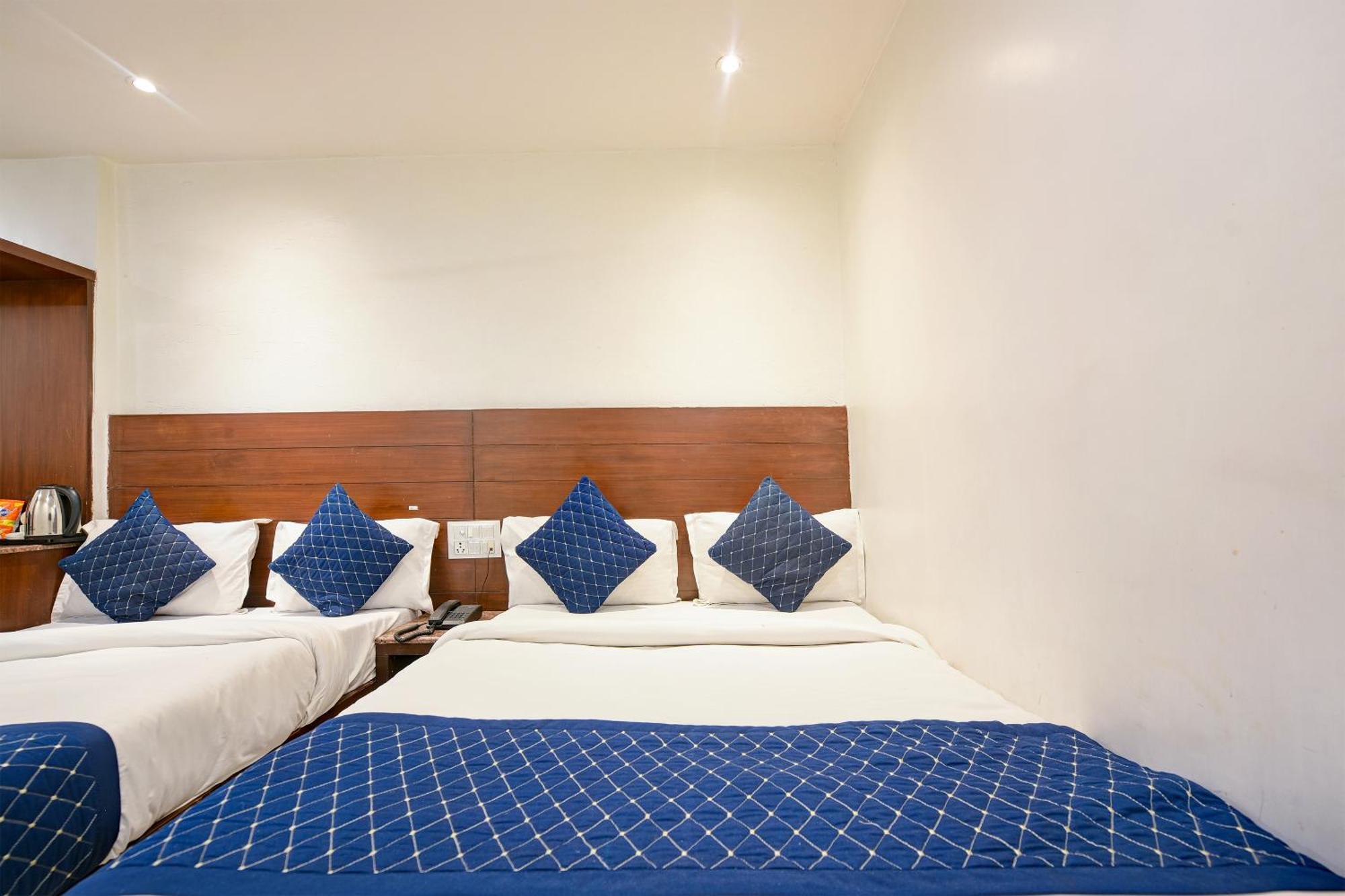 Hotel The Raj At Railway Station New Delhi