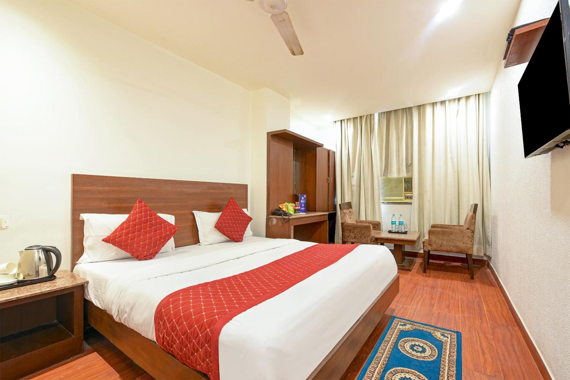 Hotel The Raj At Railway Station