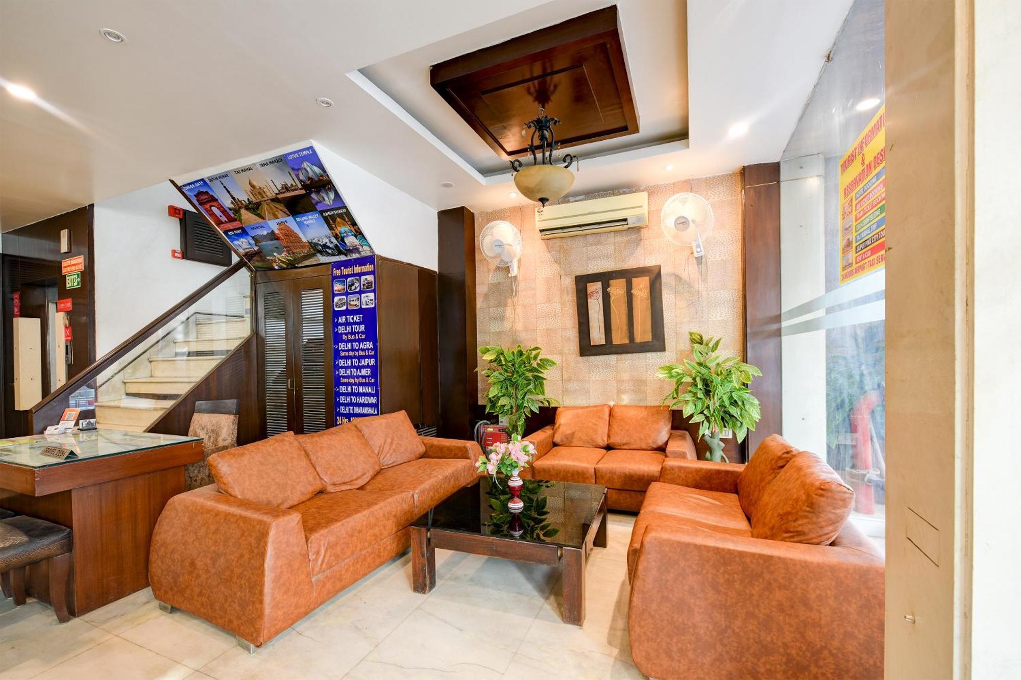 Hotel The Raj At Railway Station 3*