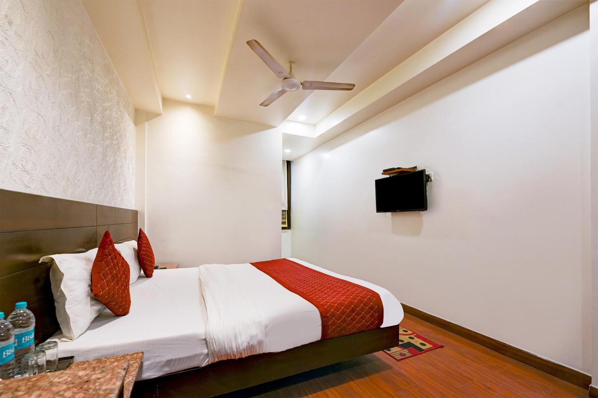 The Raj At Railway Station Hotel New Delhi