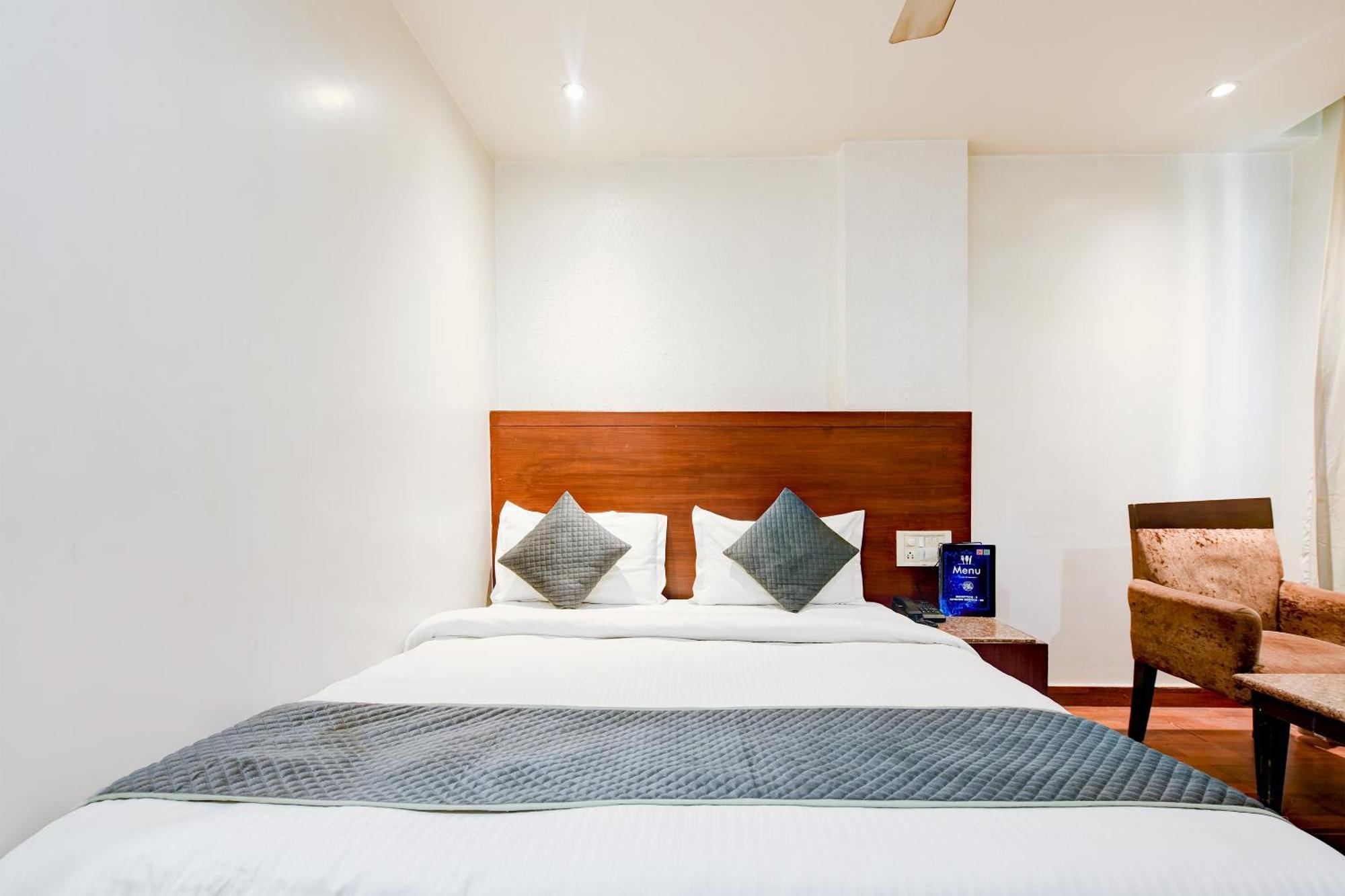Hotel The Raj At Railway Station New Delhi
