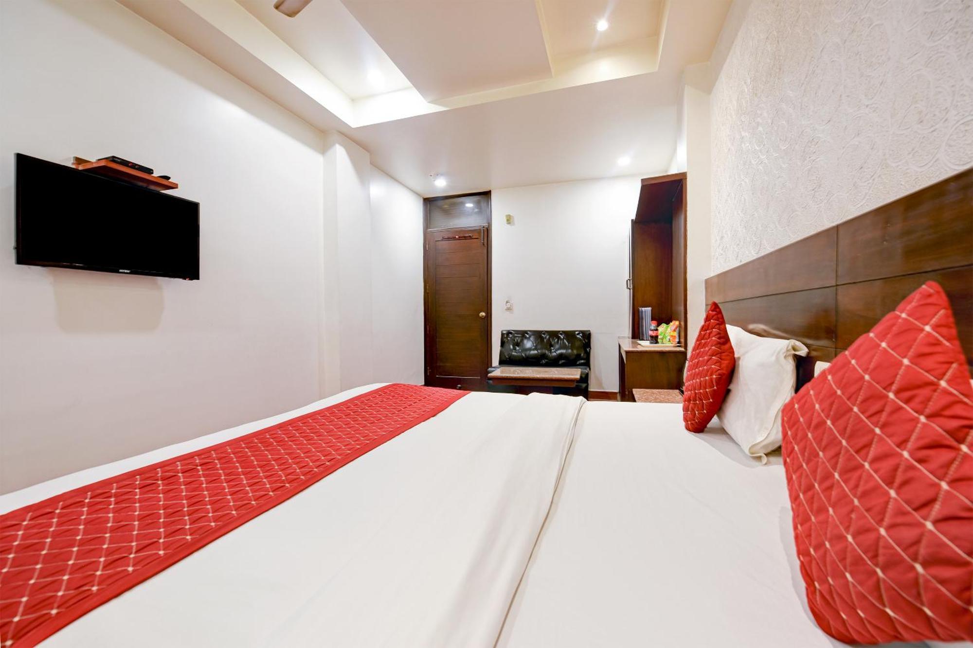 Hotel The Raj At Railway Station New Delhi