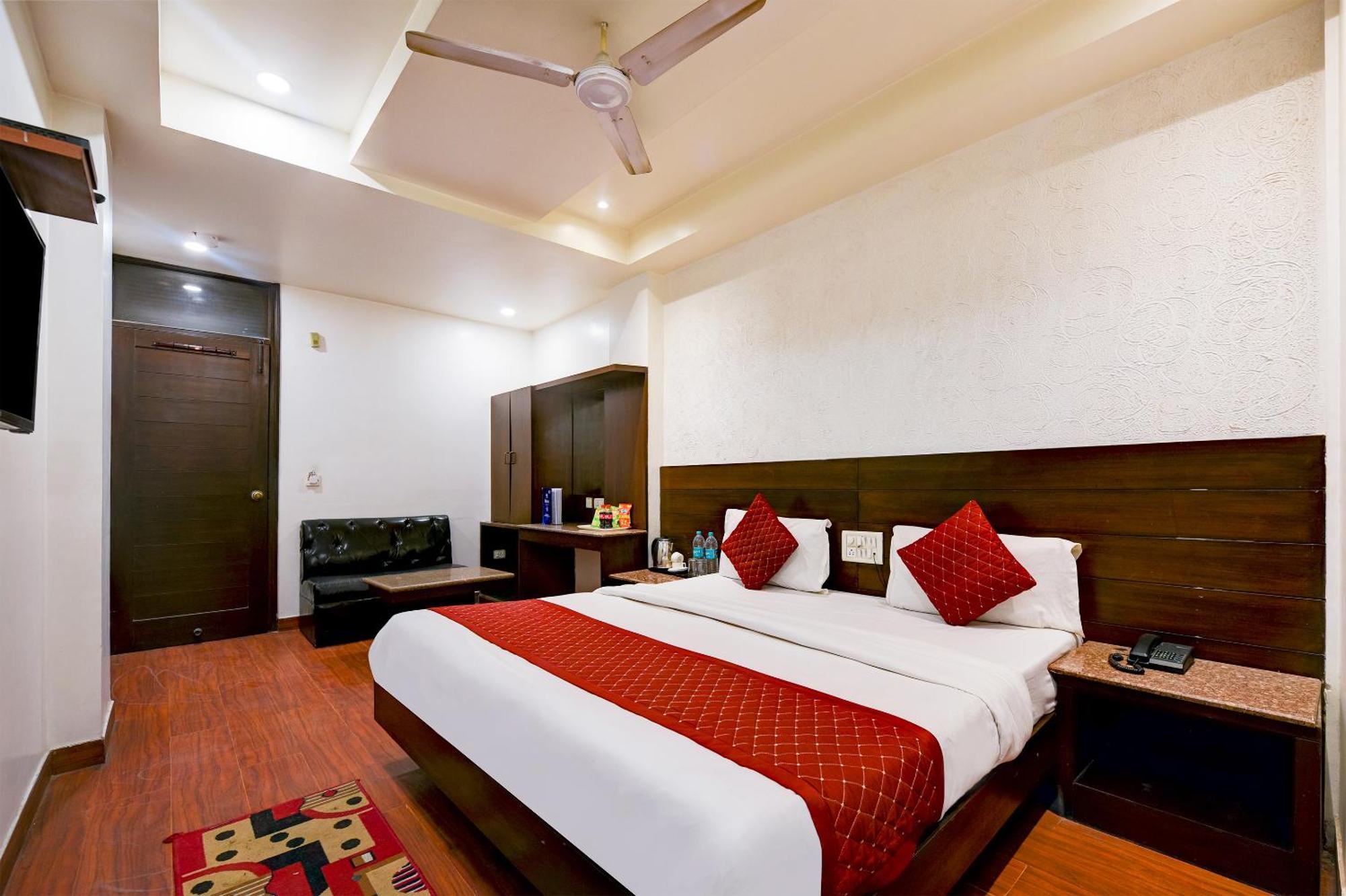 The Raj At Railway Station Hotel