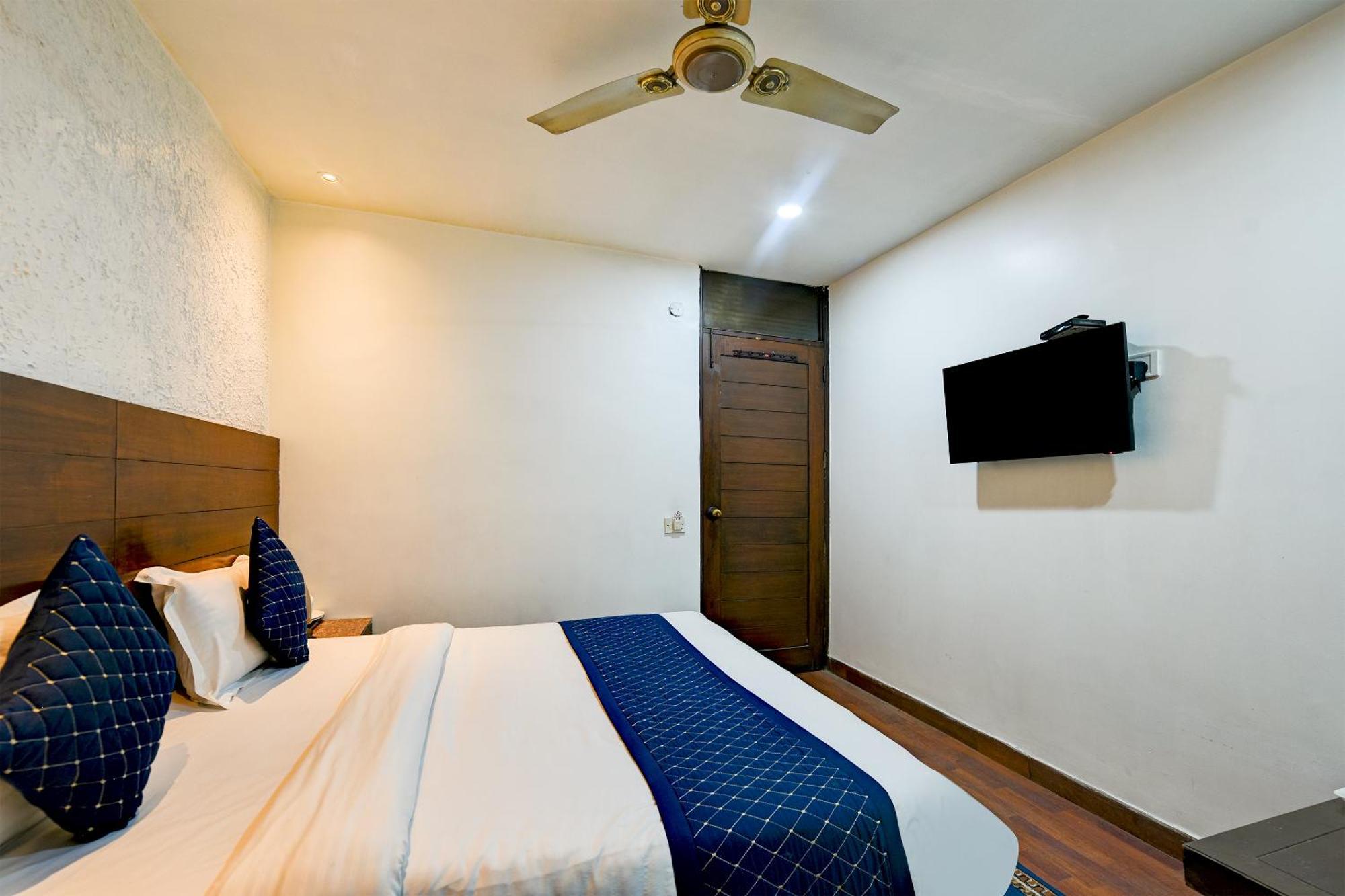 Hotel The Raj At Railway Station New Delhi