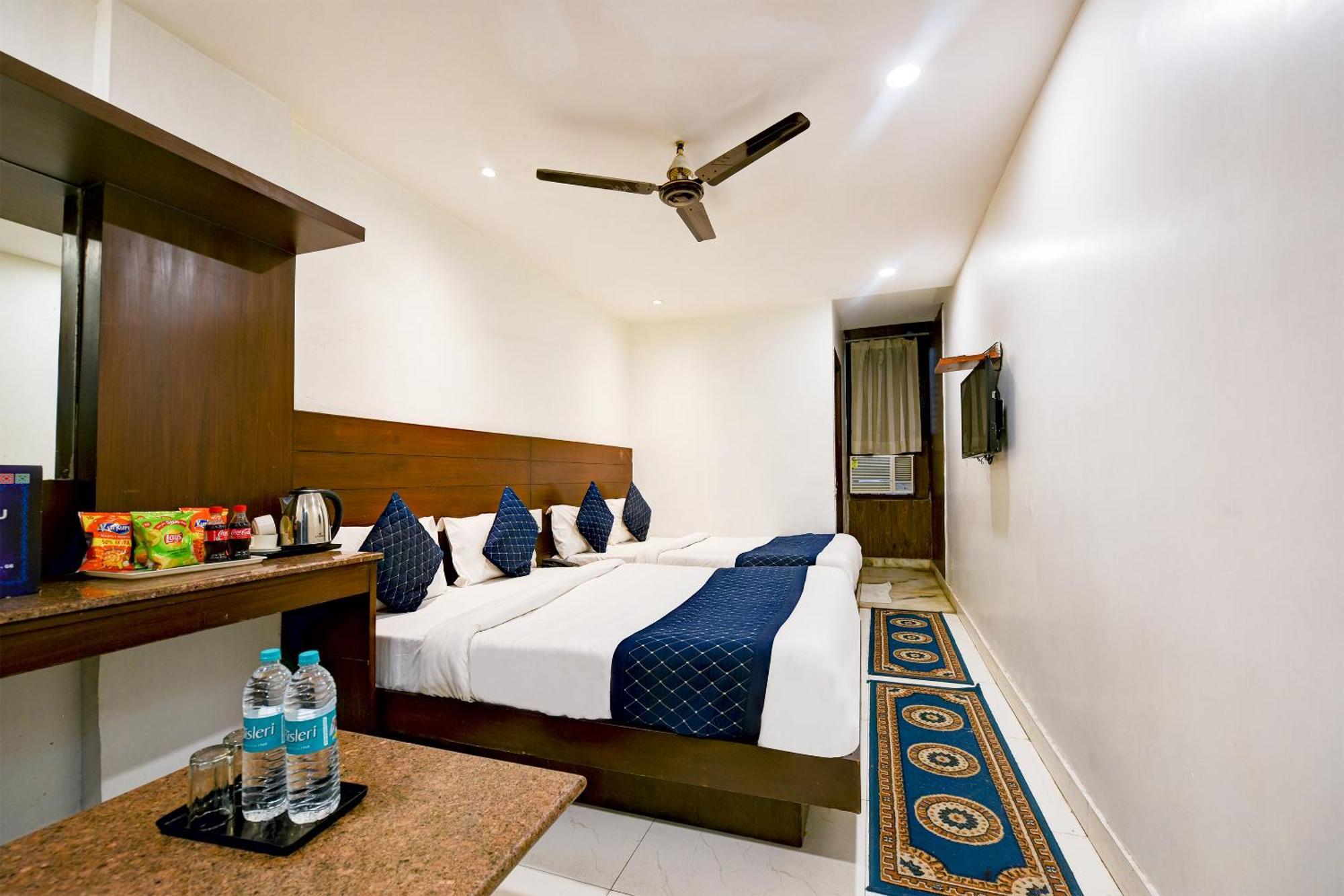 Hotel The Raj At Railway Station