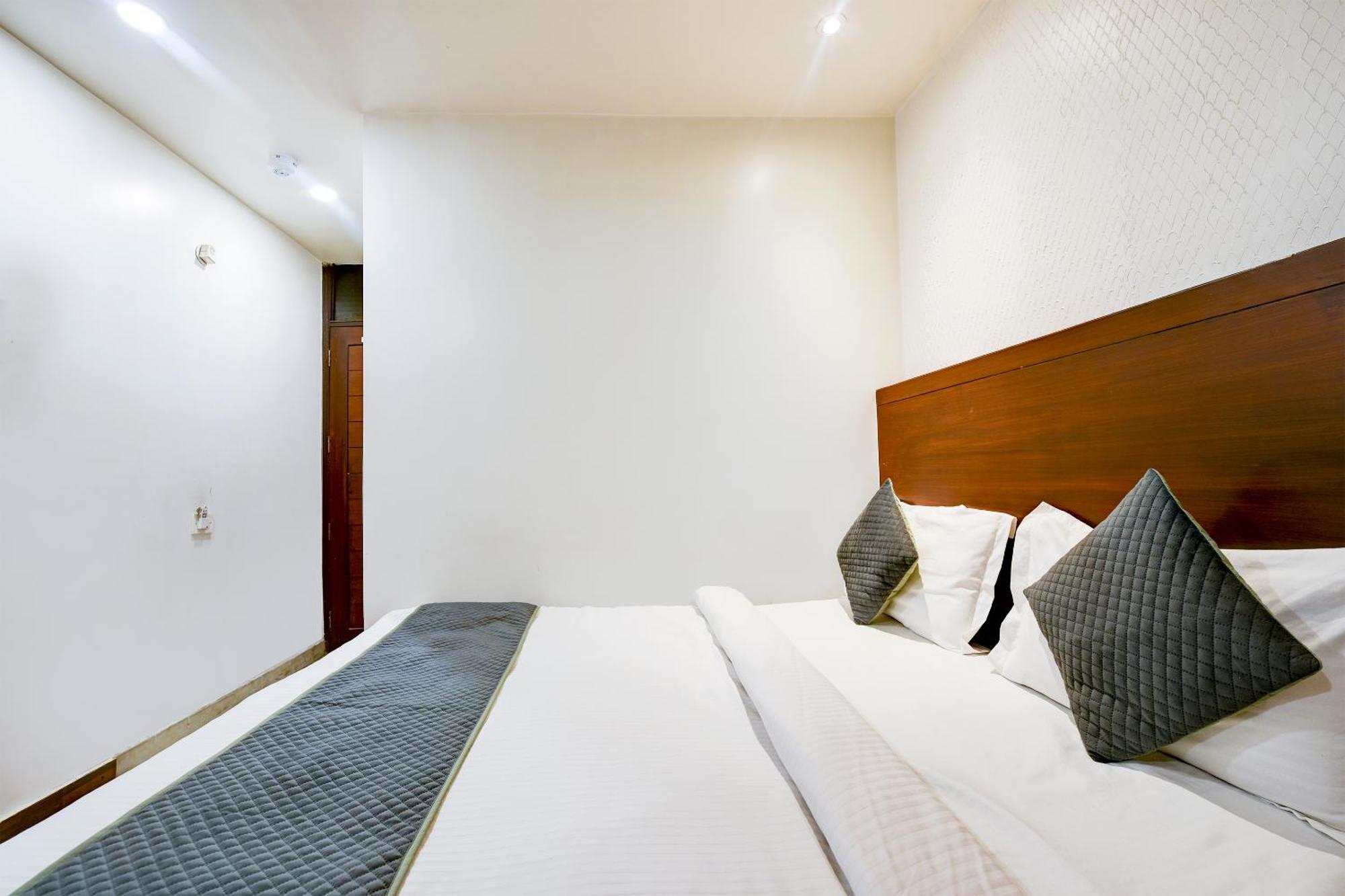 The Raj At Railway Station Hotel 3*