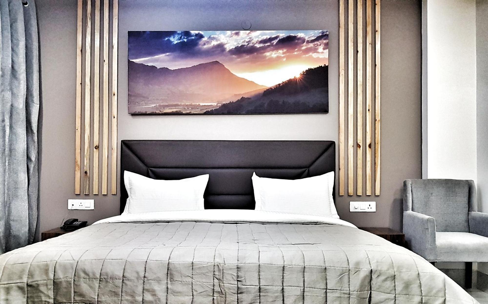 Delhi Aerocity, Nh 48 Hotel