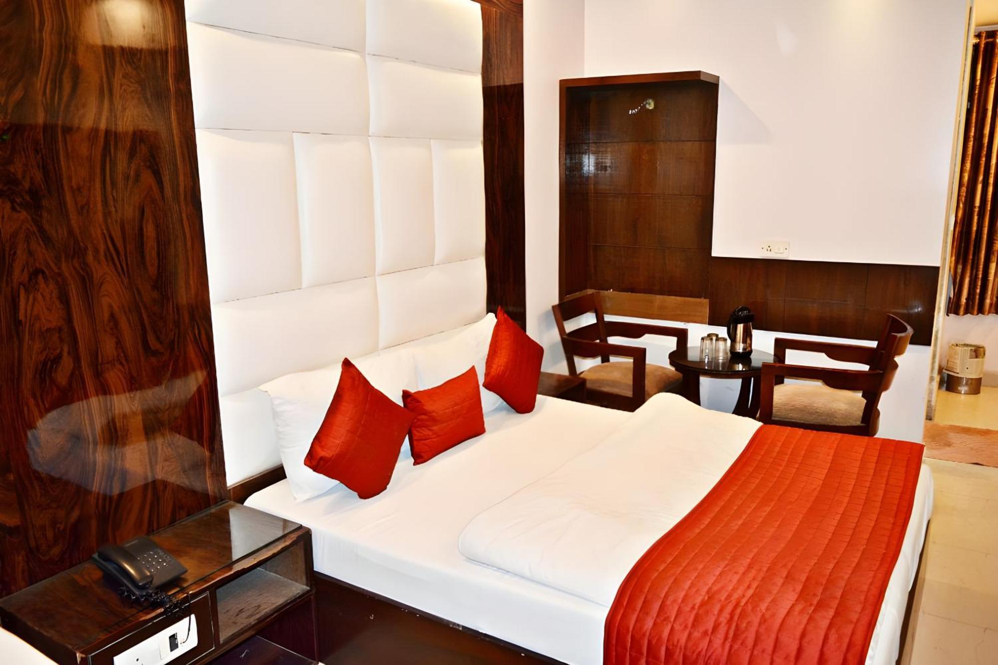 Sun International Hotel 2*
