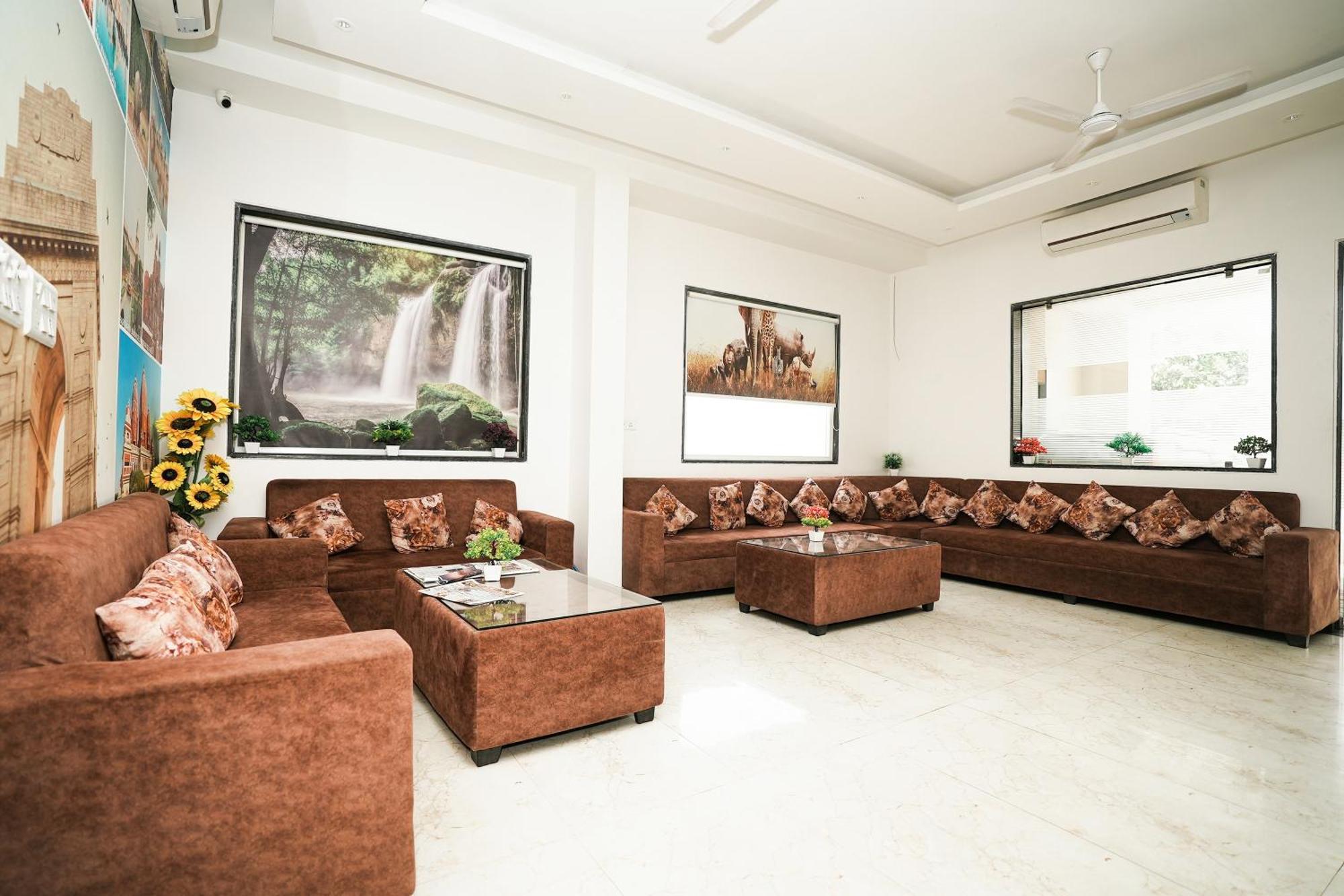 Ishaan Palace Near Igi Delhi Airport 3* New Delhi