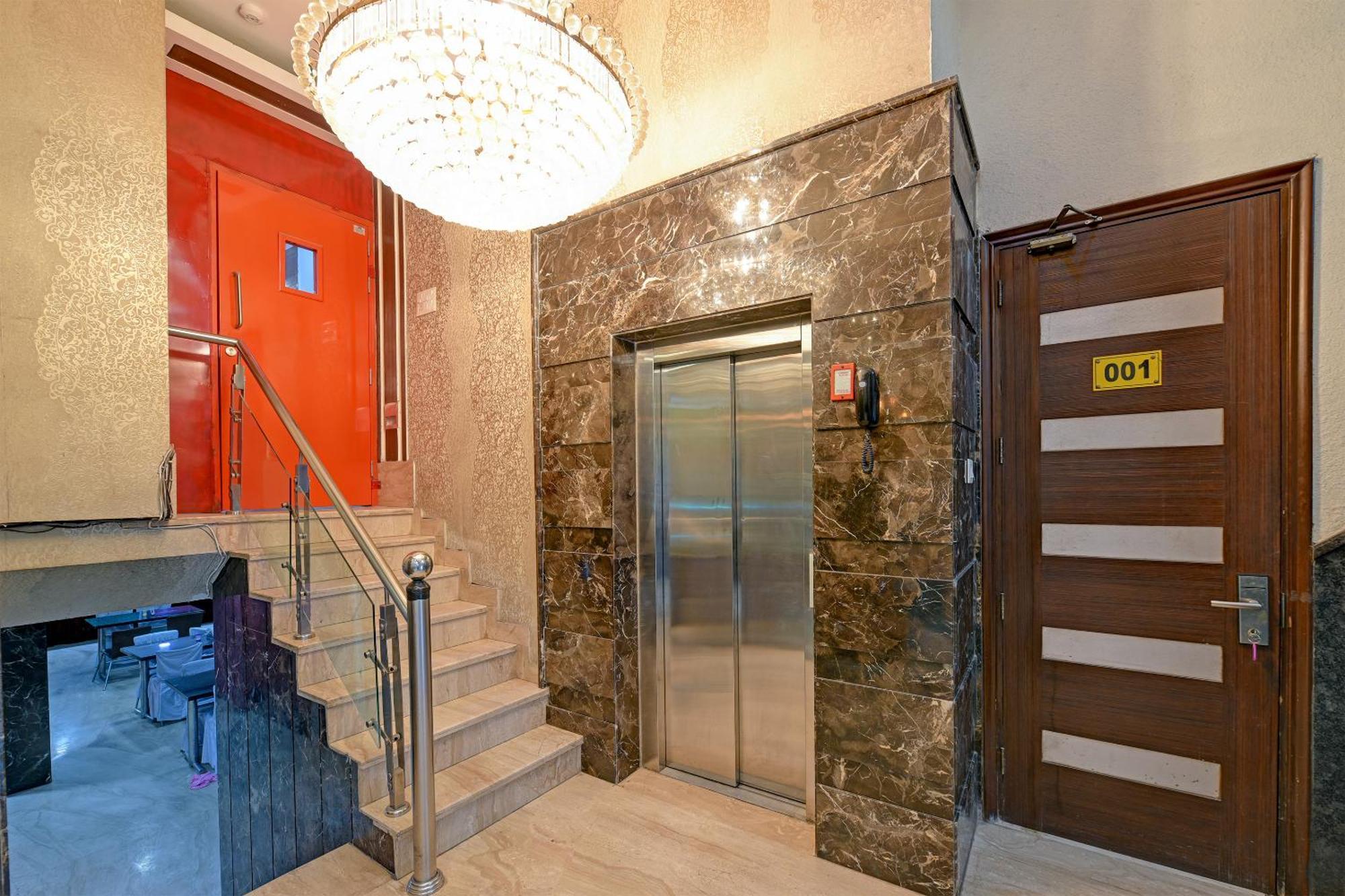 Staybook South Delhi 4* New Delhi