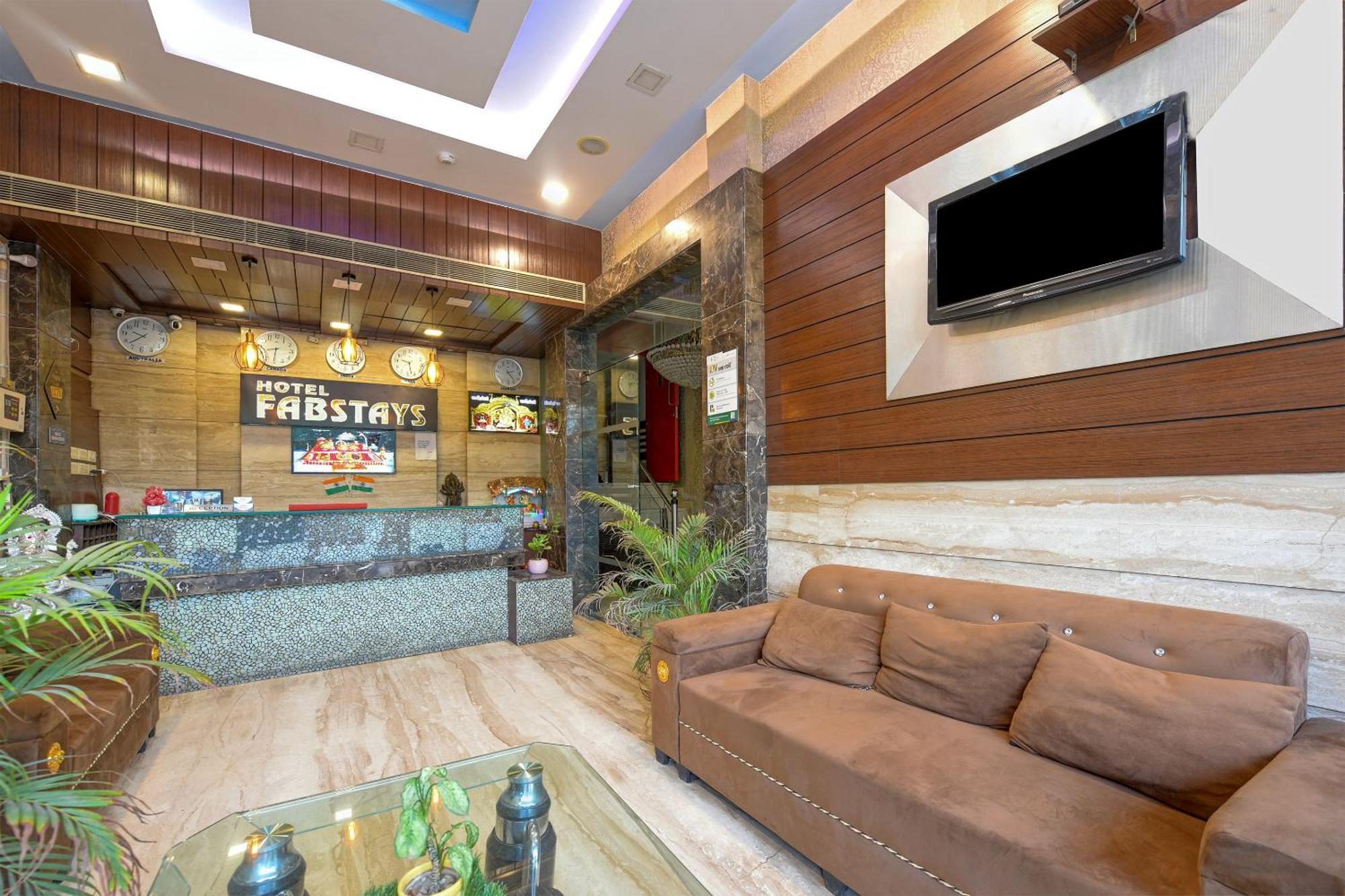 Hotel Staybook South Delhi 4*