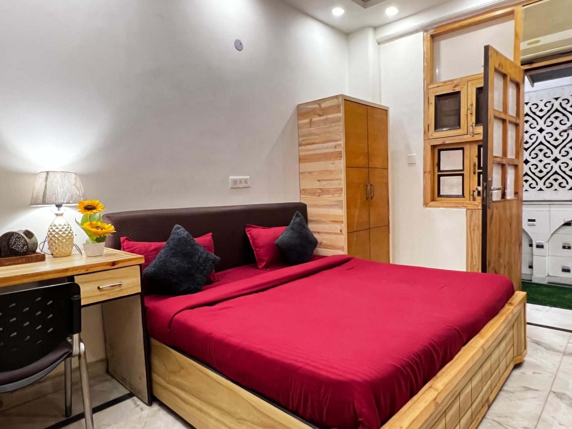 Divine Rajouri Garden 3*