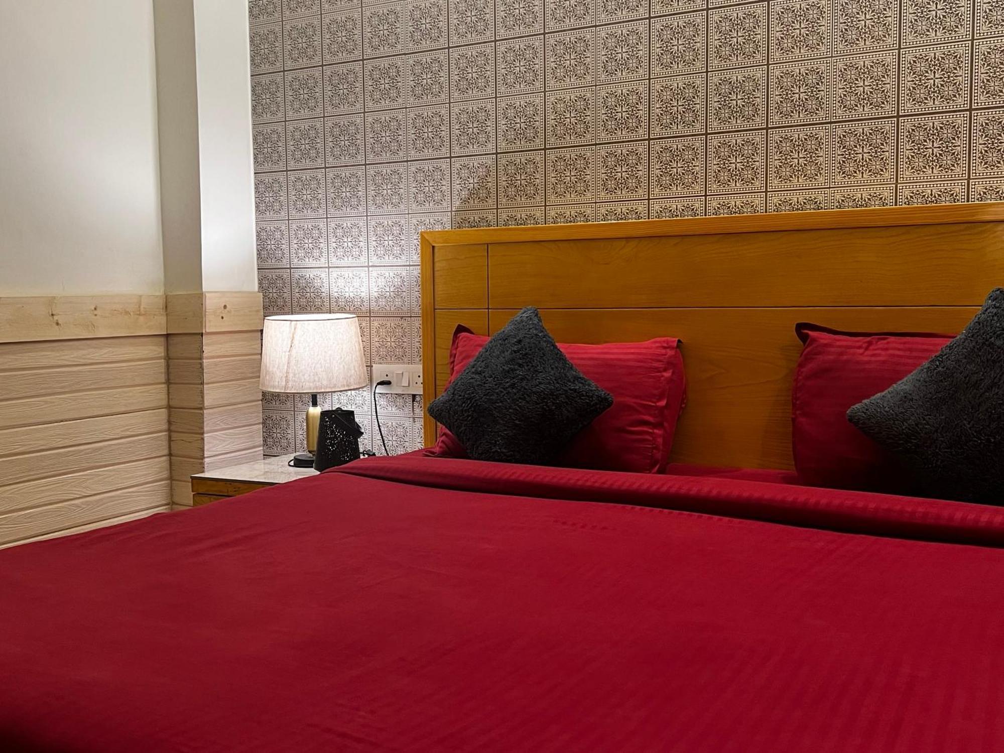 Hotel Divine Rajouri Garden New Delhi