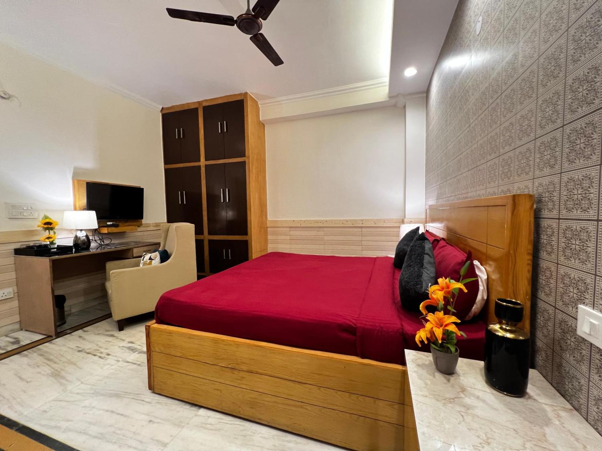 Hotel Divine Rajouri Garden New Delhi