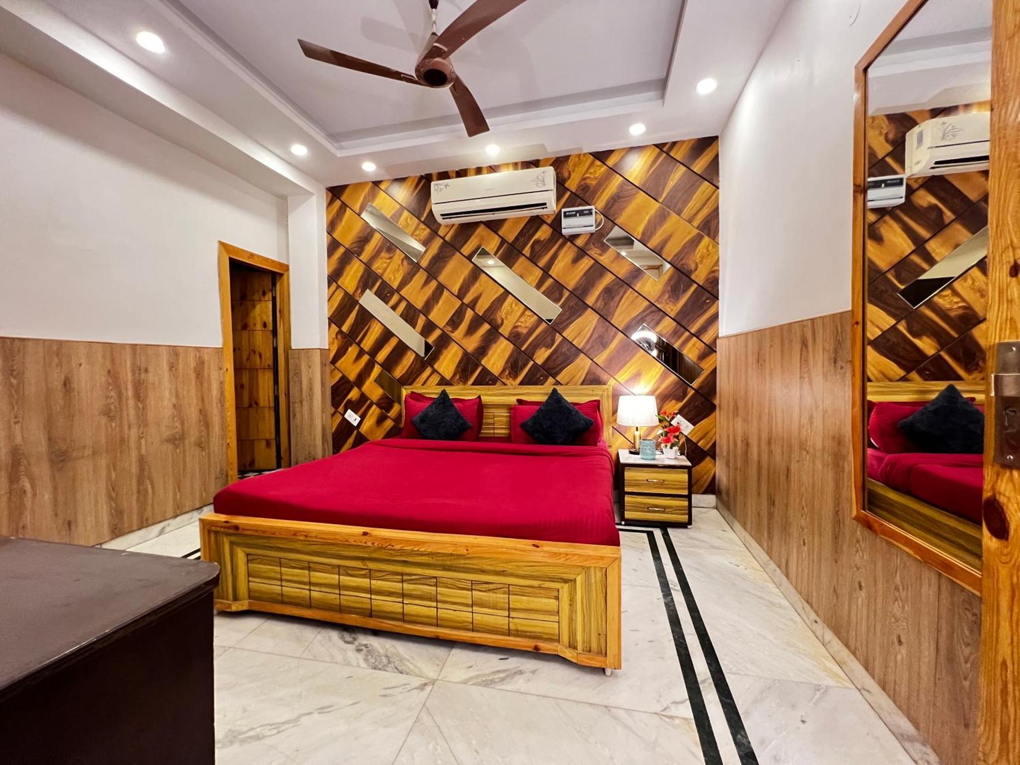 Divine Rajouri Garden New Delhi