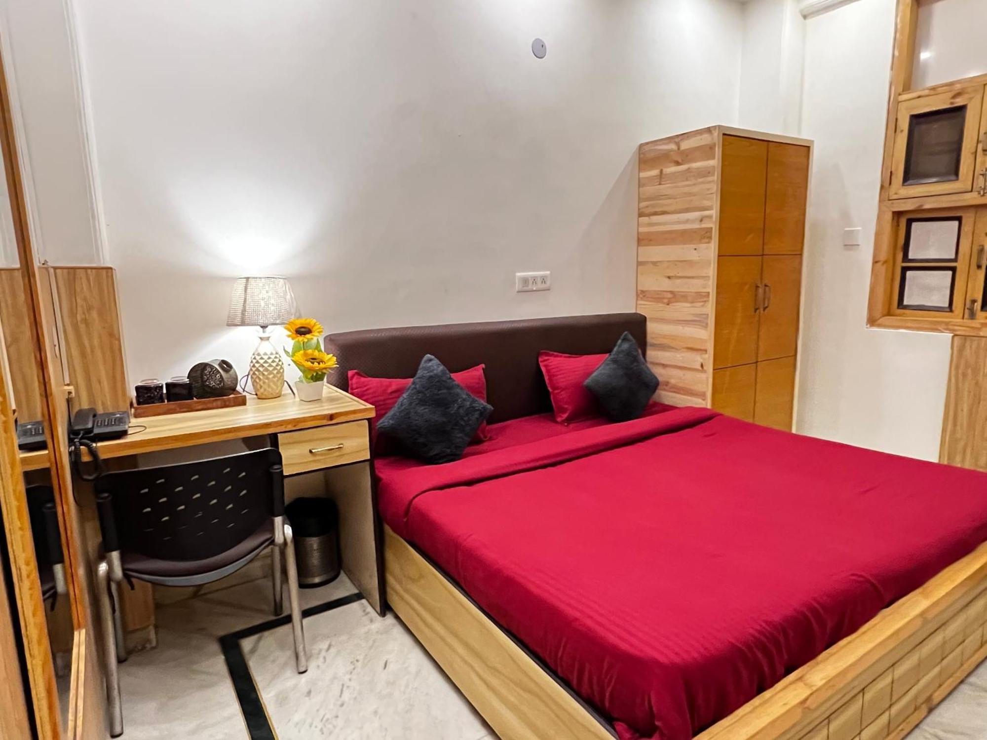 Divine Rajouri Garden Hotel